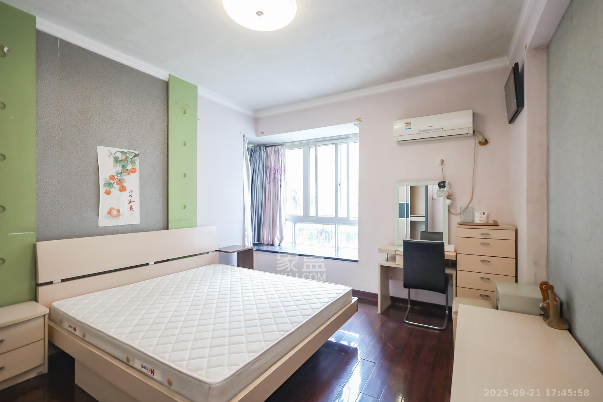 江岸景苑  3室1厅1卫    156.0万卧室