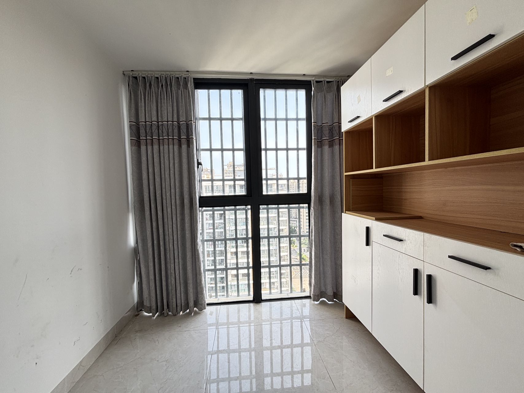 伊泰天骄一期 3室2厅2卫 145.0万 伊泰天骄一期 3室2厅2卫 145.0万室内图