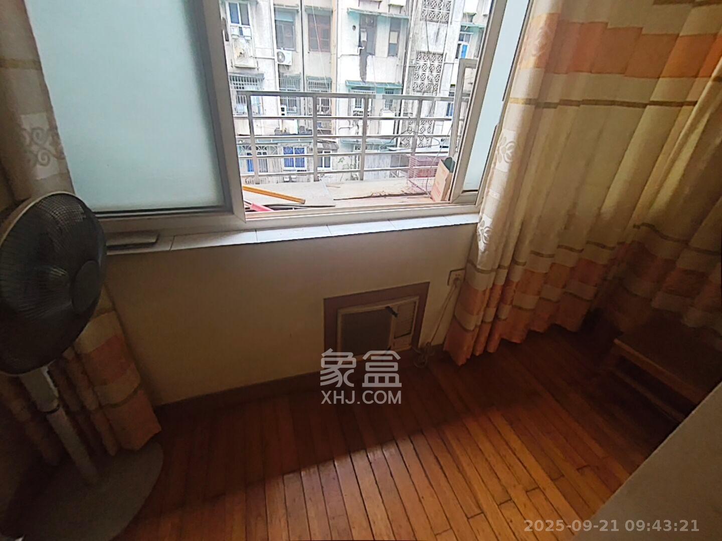 解放四村石子冲  1室2厅1卫    1400.0元/月室内图