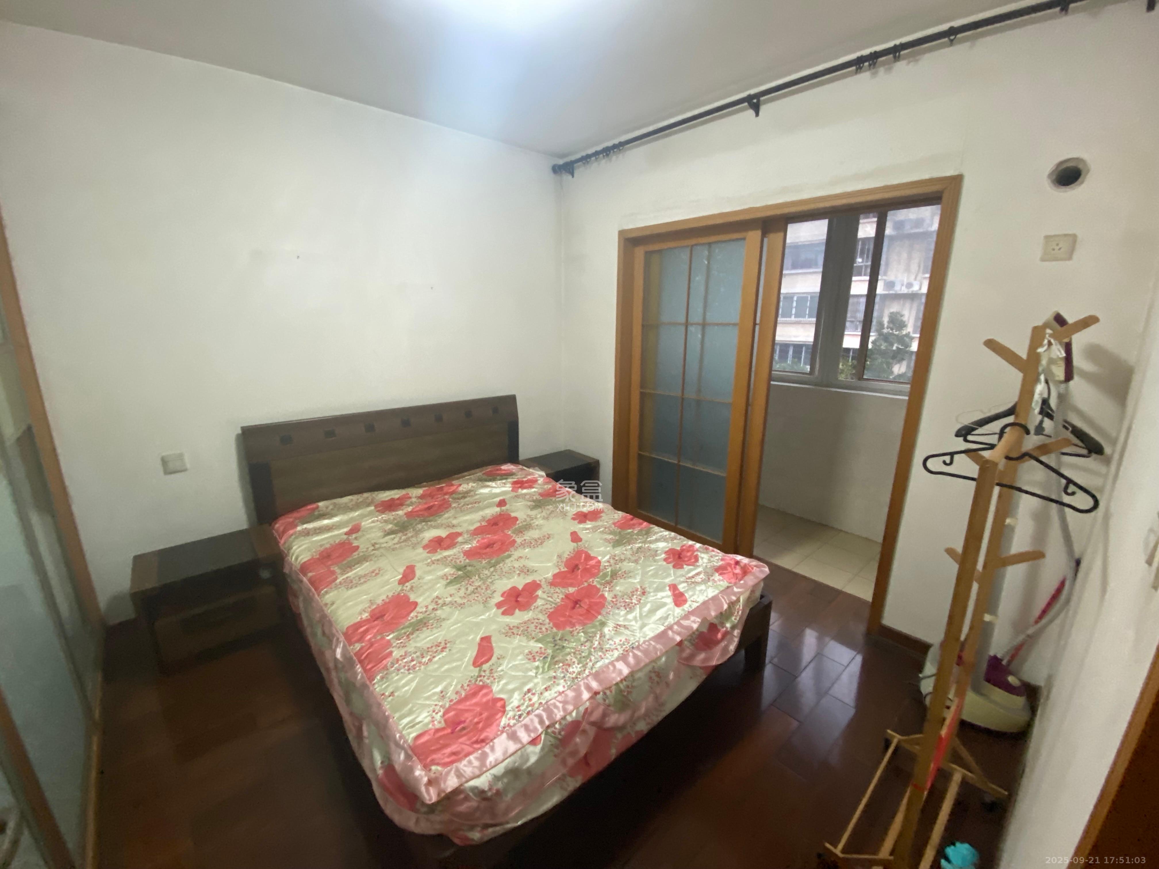 新星小区  3室2厅2卫    1800.0元/月室内图