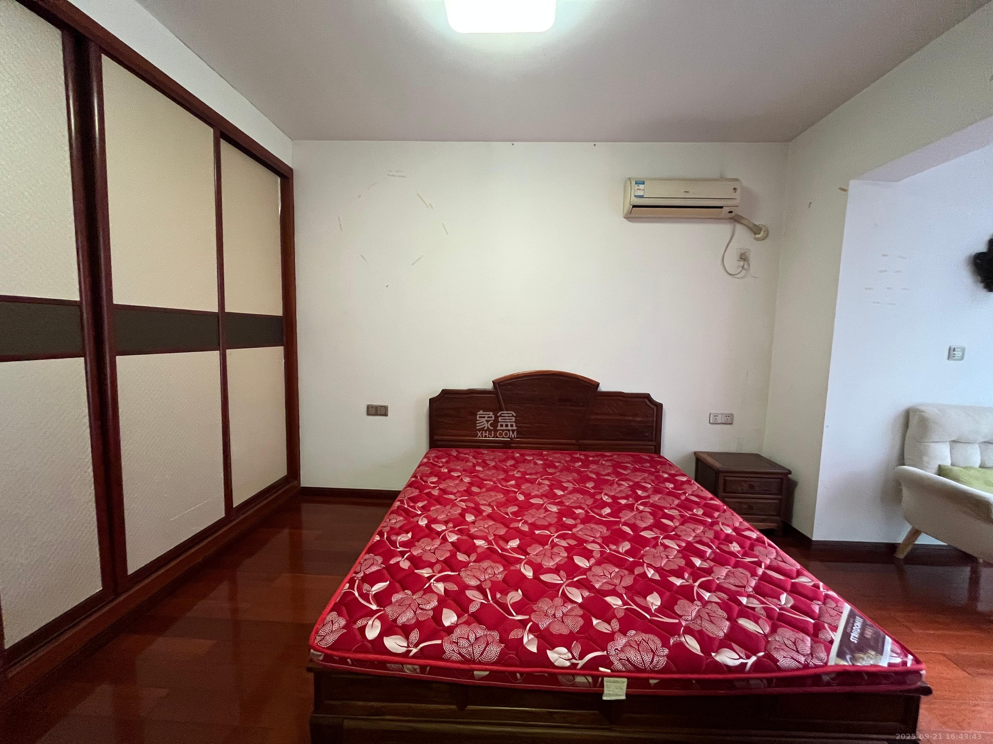 阳光100一期、四五期 3室2厅2卫 3200.0元/月 阳光100一期、四五期 3室2厅2卫 3200.0元/月室内图