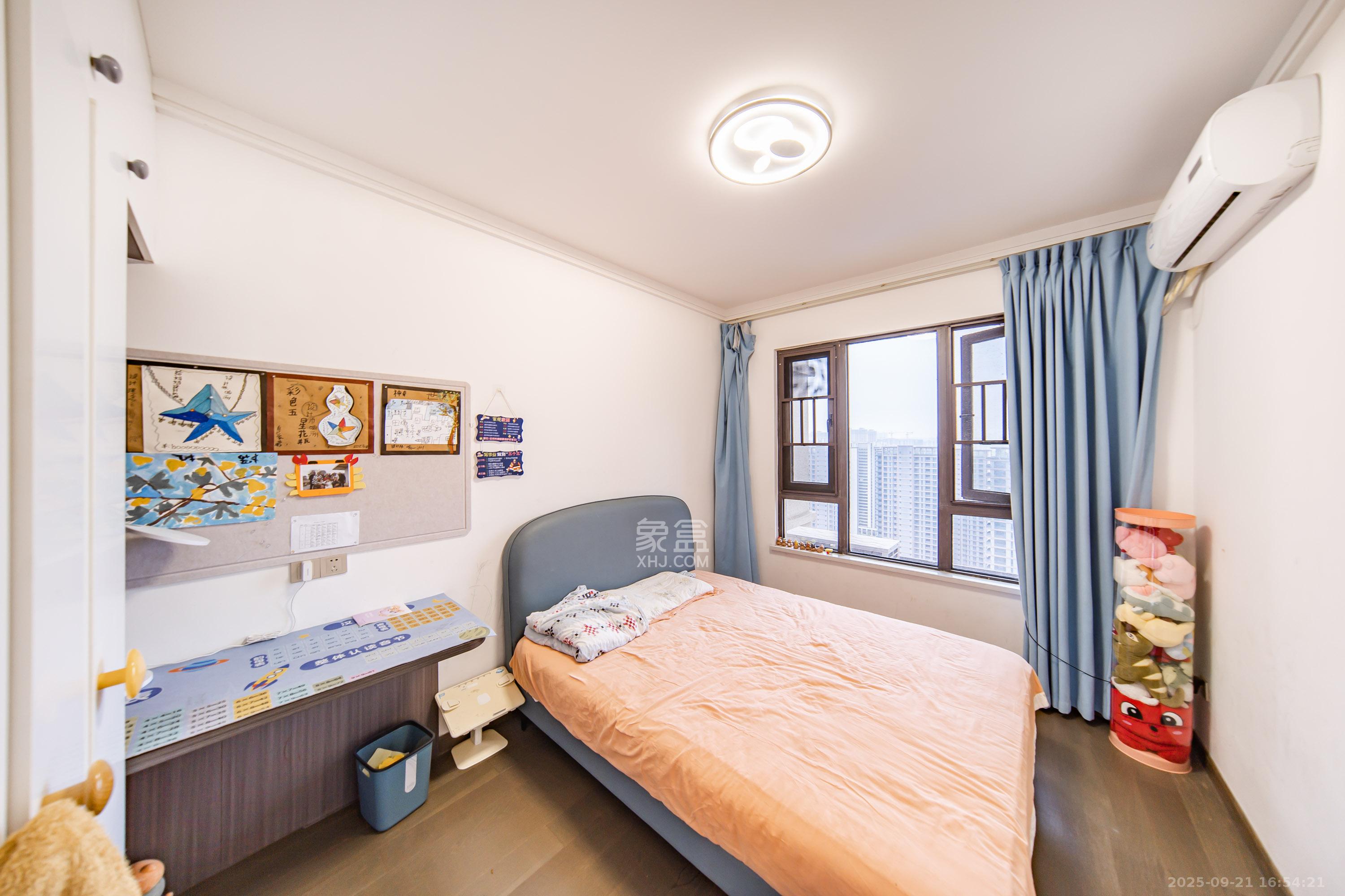 华申阳光城未来悦 4室2厅2卫 168.0万 华申阳光城未来悦 4室2厅2卫 168.0万卧室