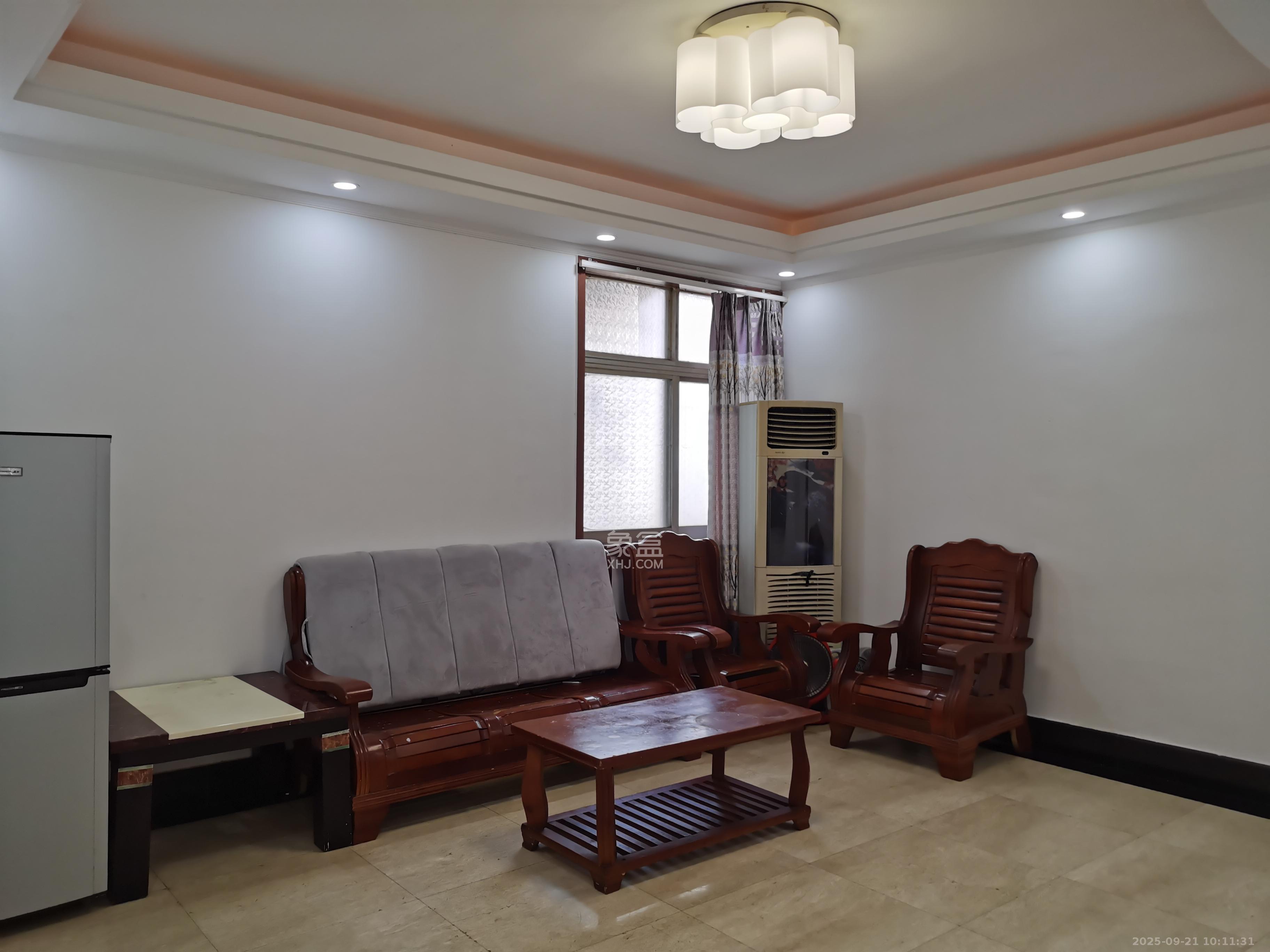 长铁高层 2室1厅1卫 2100.0元/月 长铁高层 2室1厅1卫 2100.0元/月室内图