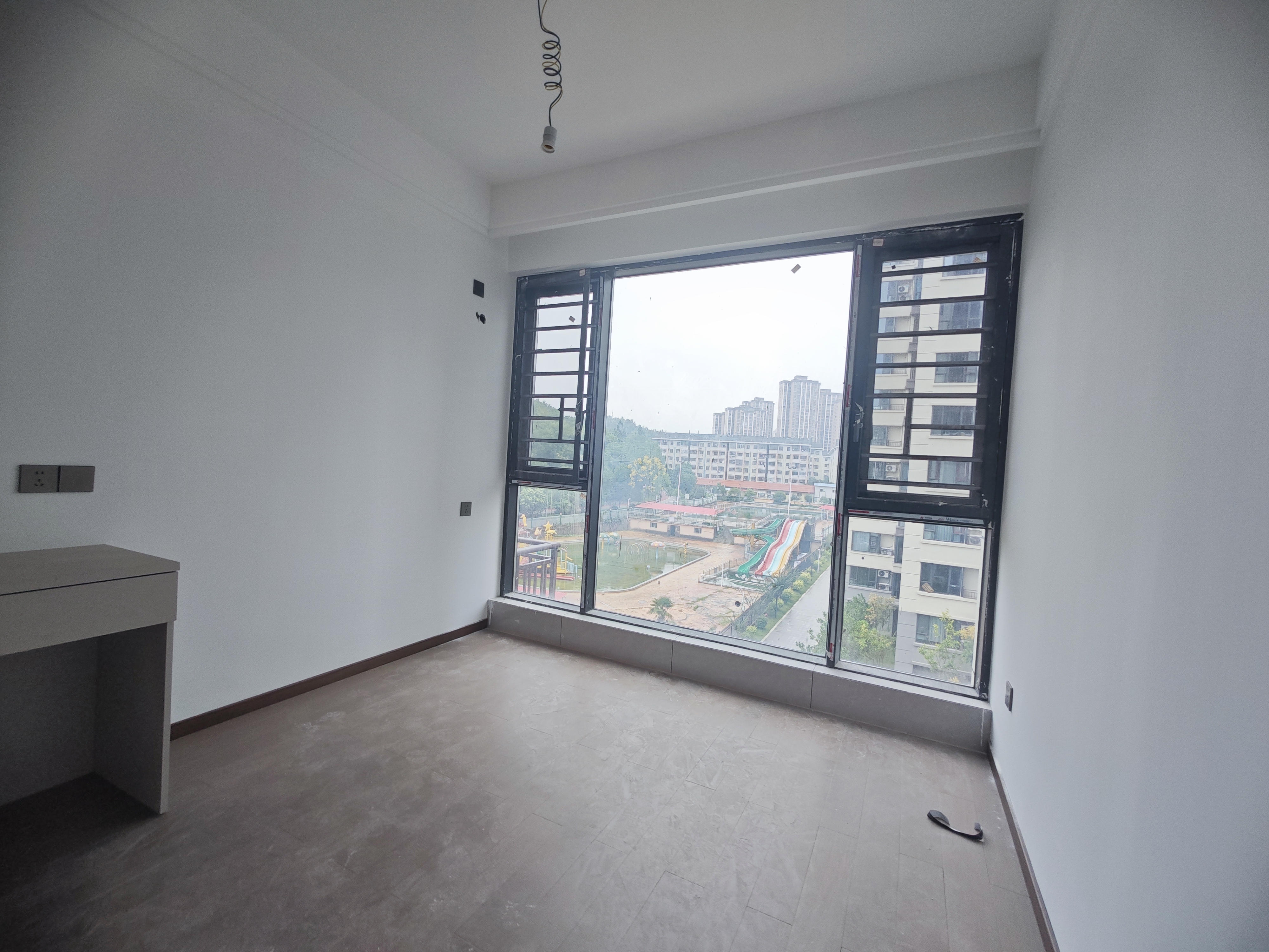 中甸.龙雲台 4室2厅2卫 92.8万 中甸.龙雲台 4室2厅2卫 92.8万客厅