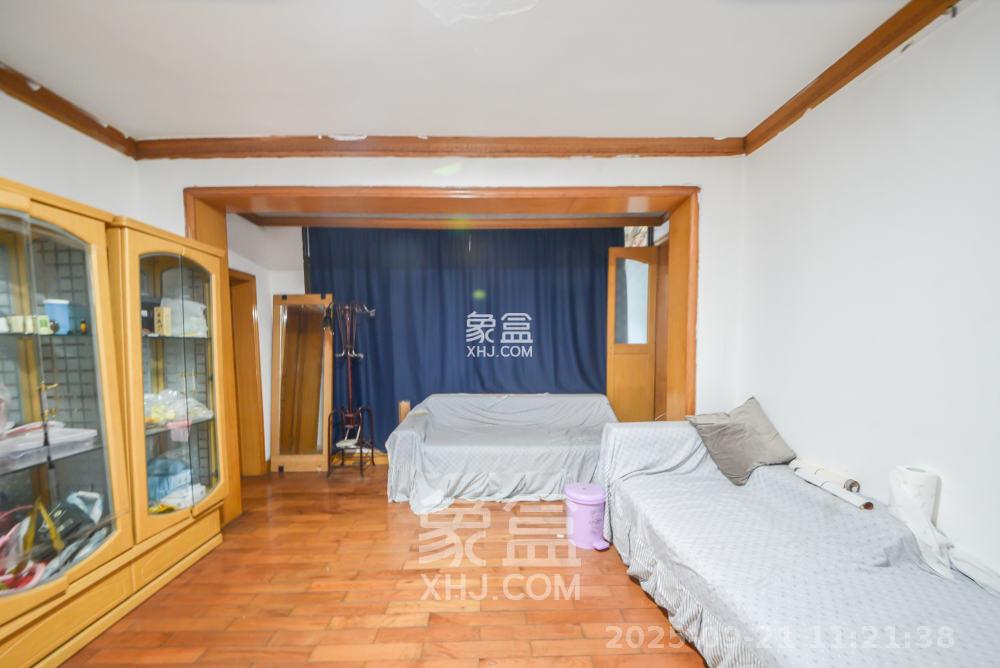 城南中路公安局宿舍  3室2厅2卫   1800.00元/月室内图