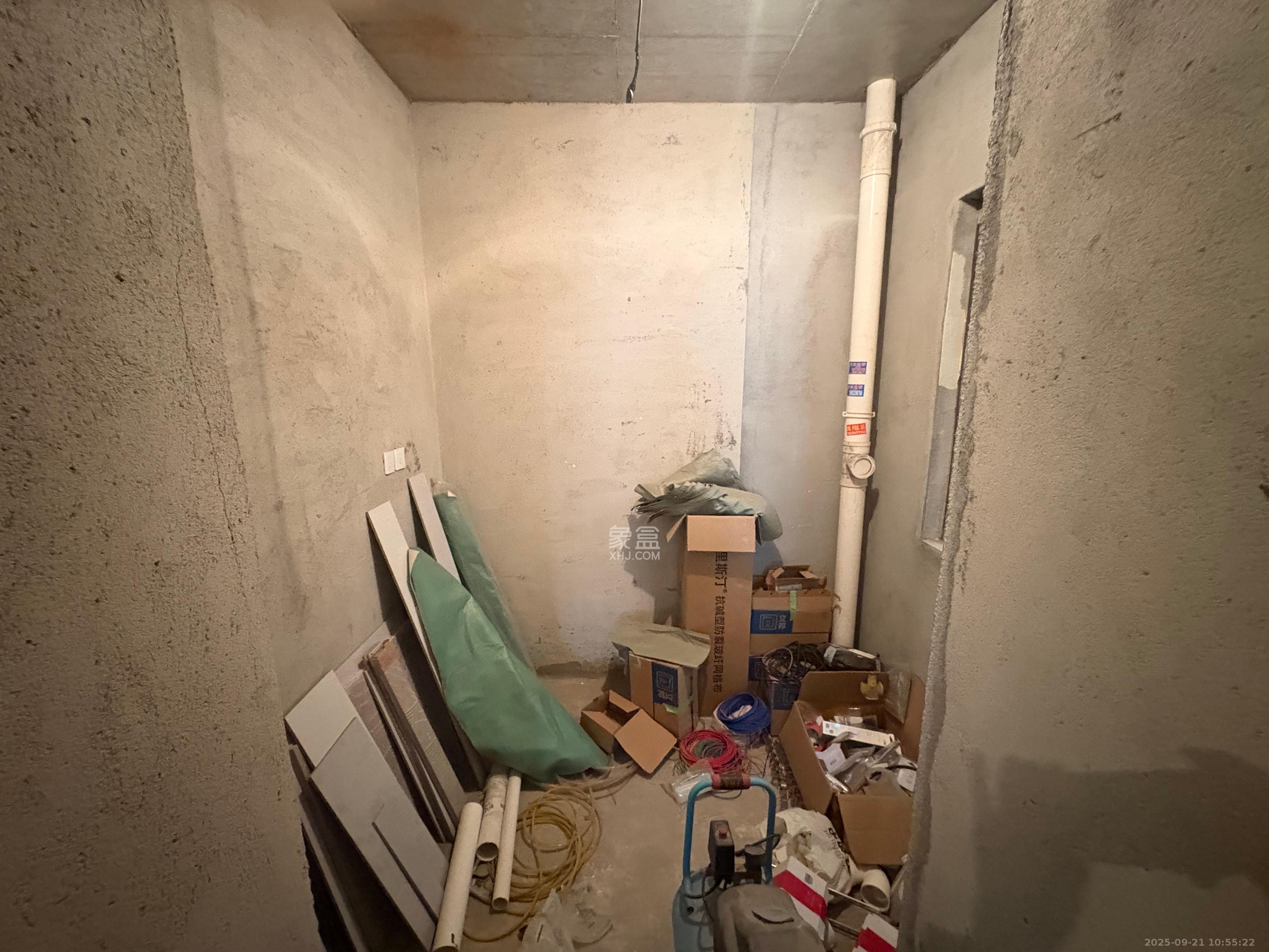 荣盛城  4室2厅2卫    1500.0元/月室内图