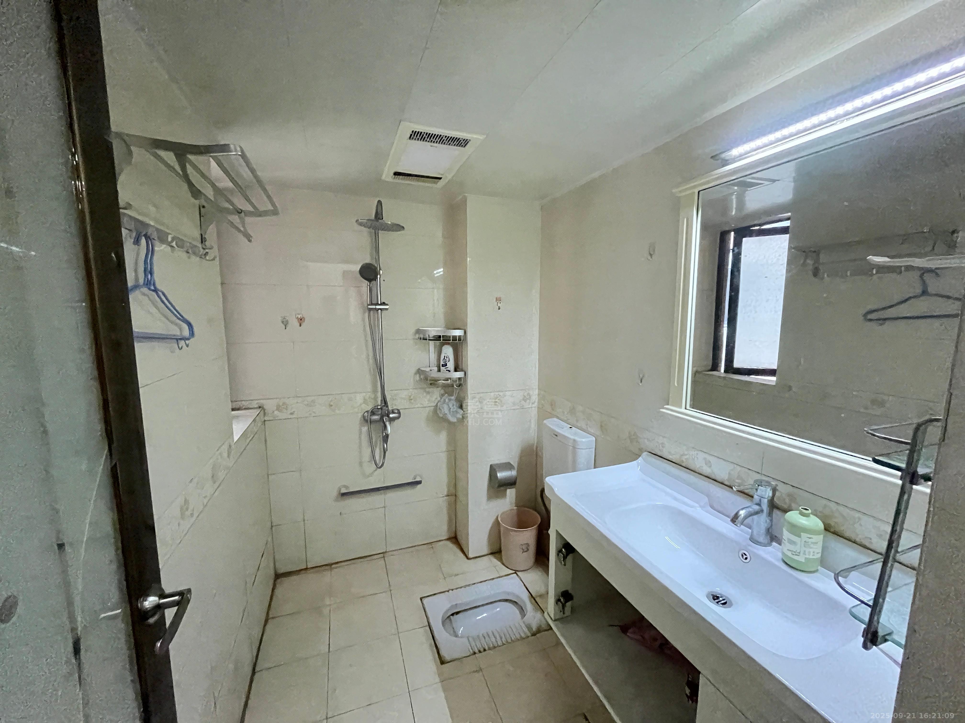 流金岁月-华晨国际  2室2厅1卫    1600.0元/月 流金岁月-华晨国际  2室2厅1卫    1600.0元/月室内图