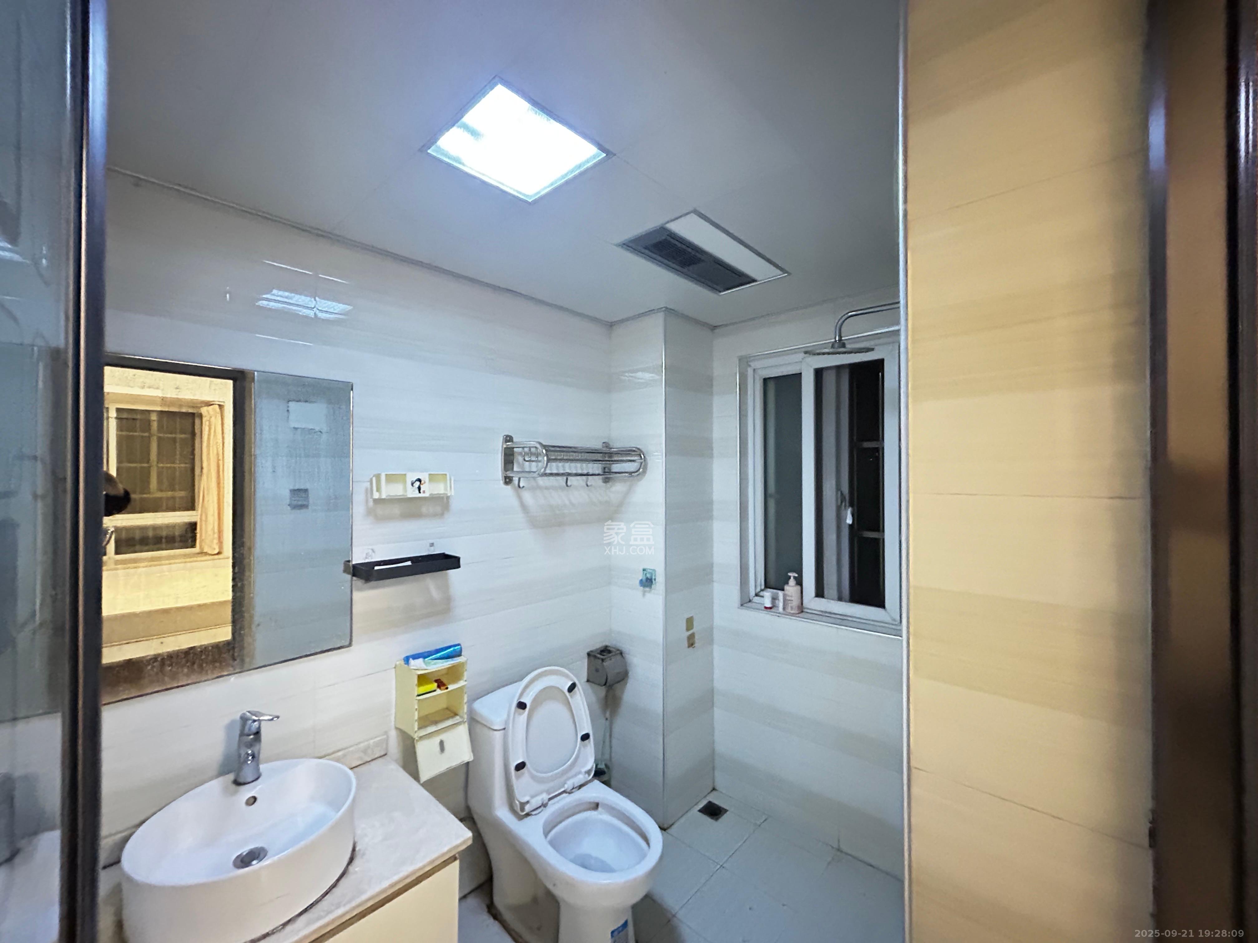 楚天世纪城东苑  4室2厅2卫    2200.0元/月室内图