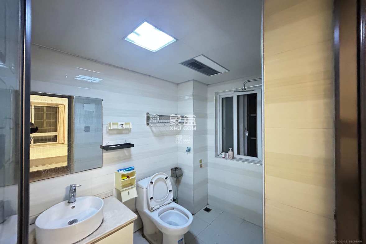 楚天世纪城东苑 4室2厅2卫 2200.0元/月 楚天世纪城东苑 4室2厅2卫 2200.0元/月室内图