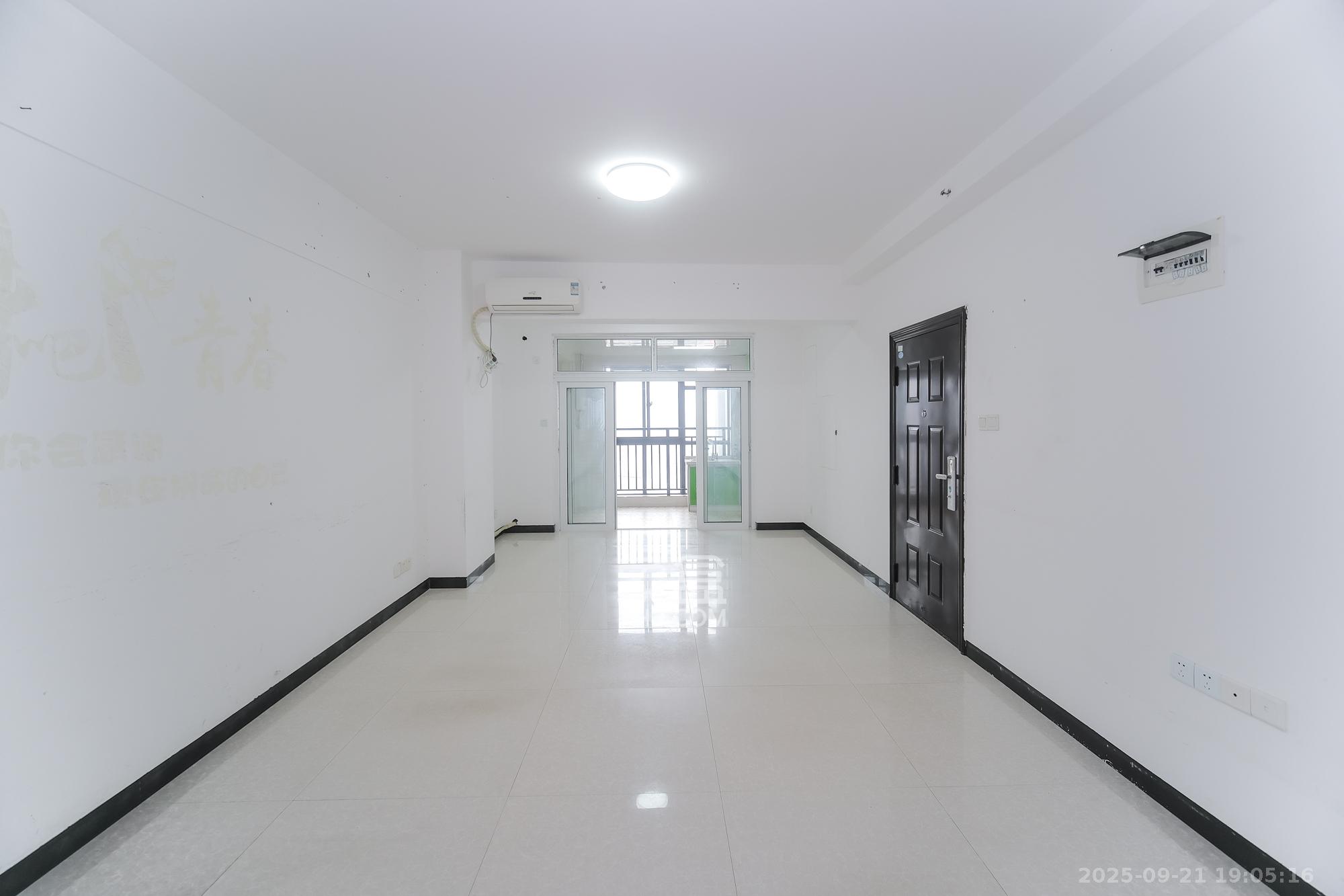 山水湾 1室1厅1卫 32.8万 山水湾 1室1厅1卫 32.8万客厅