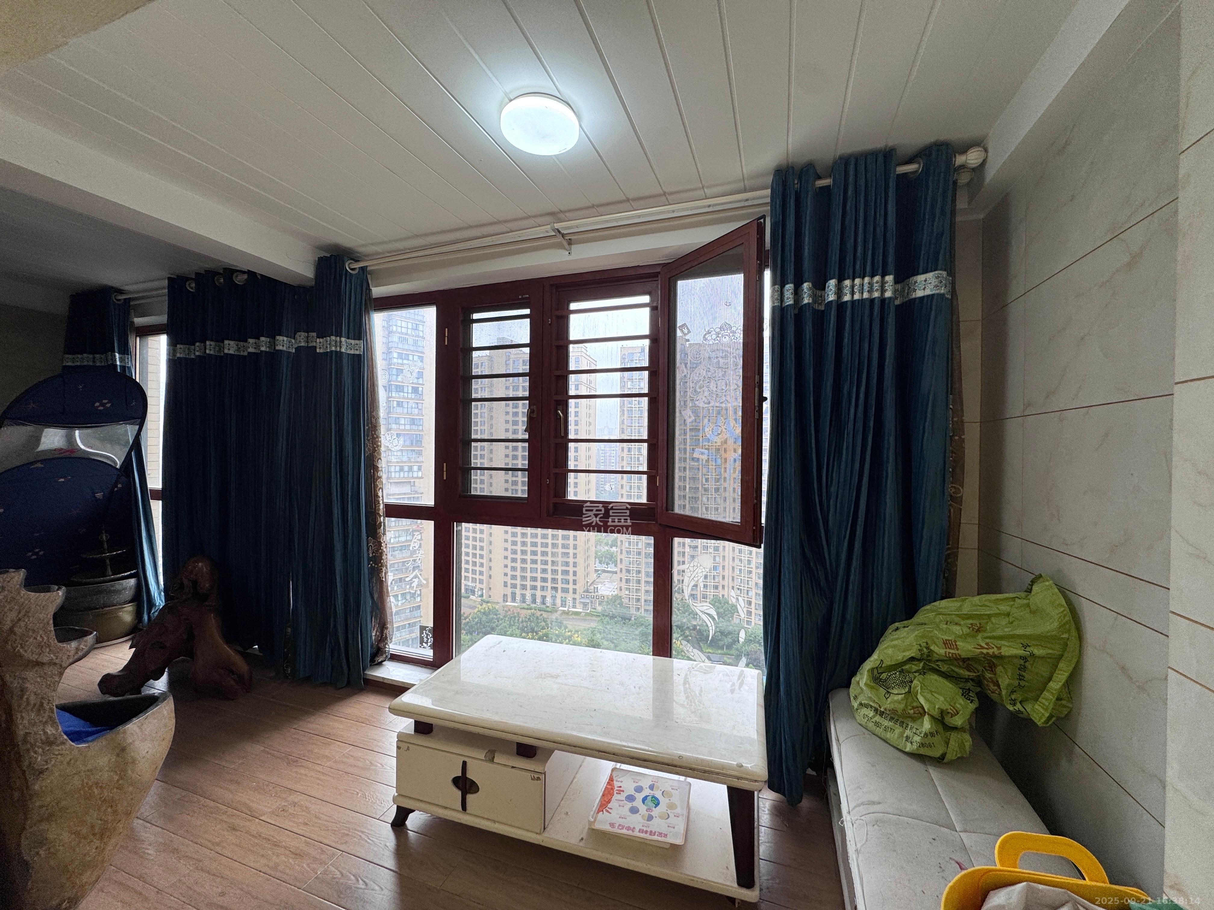 鑫远御文台一期 4室2厅2卫 3500.0元/月 鑫远御文台一期 4室2厅2卫 3500.0元/月室内图