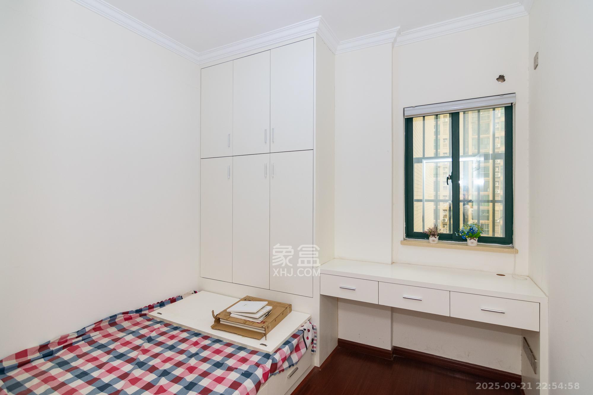 富基世纪公园 4室2厅2卫 92.0万 富基世纪公园 4室2厅2卫 92.0万卧室