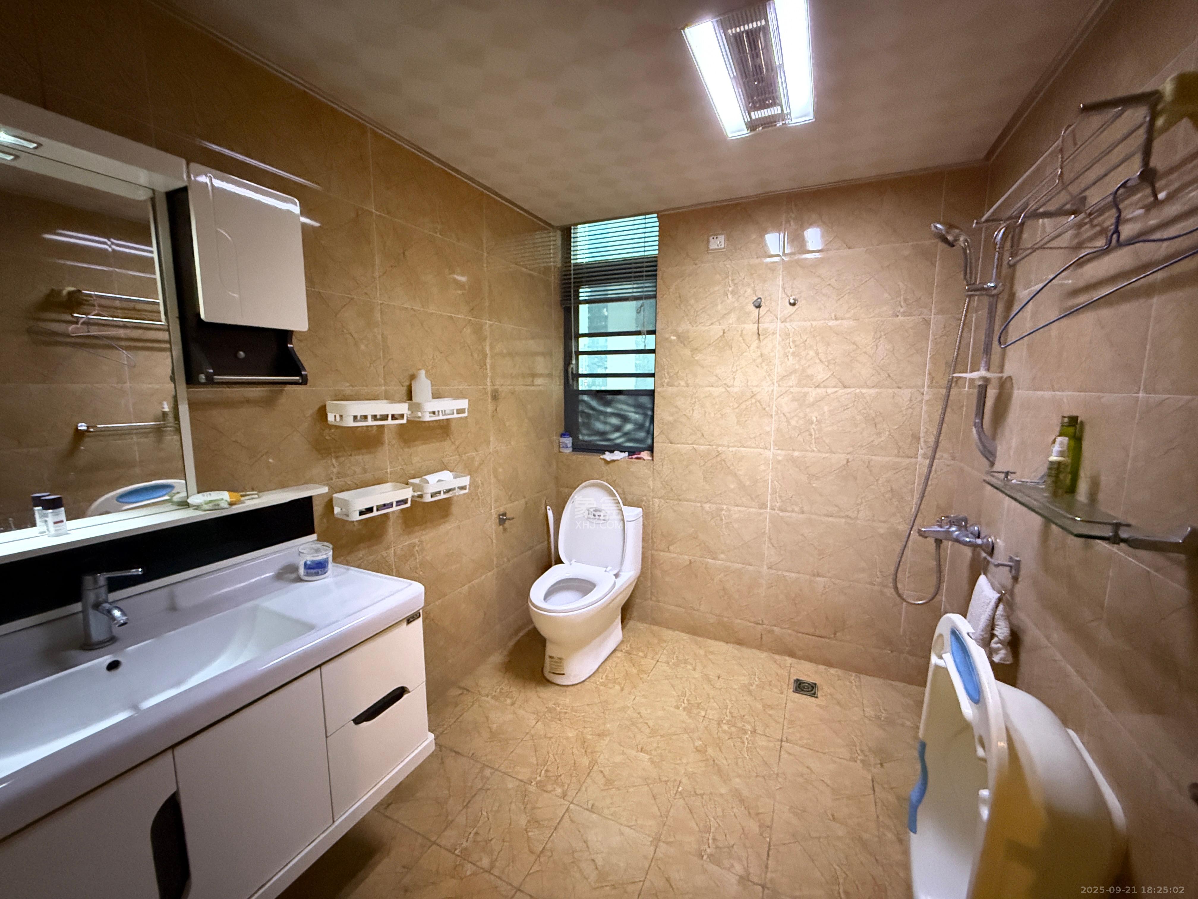 新城新世界一二三期 4室2厅2卫 3800.0元/月 新城新世界一二三期 4室2厅2卫 3800.0元/月室内图