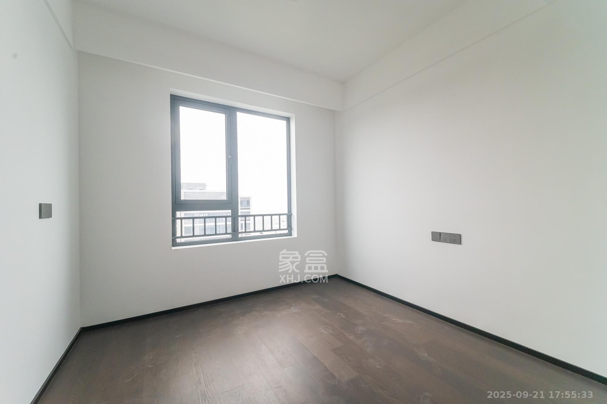 万科松湖天地 4室2厅2卫 170.0万 万科松湖天地 4室2厅2卫 170.0万卧室