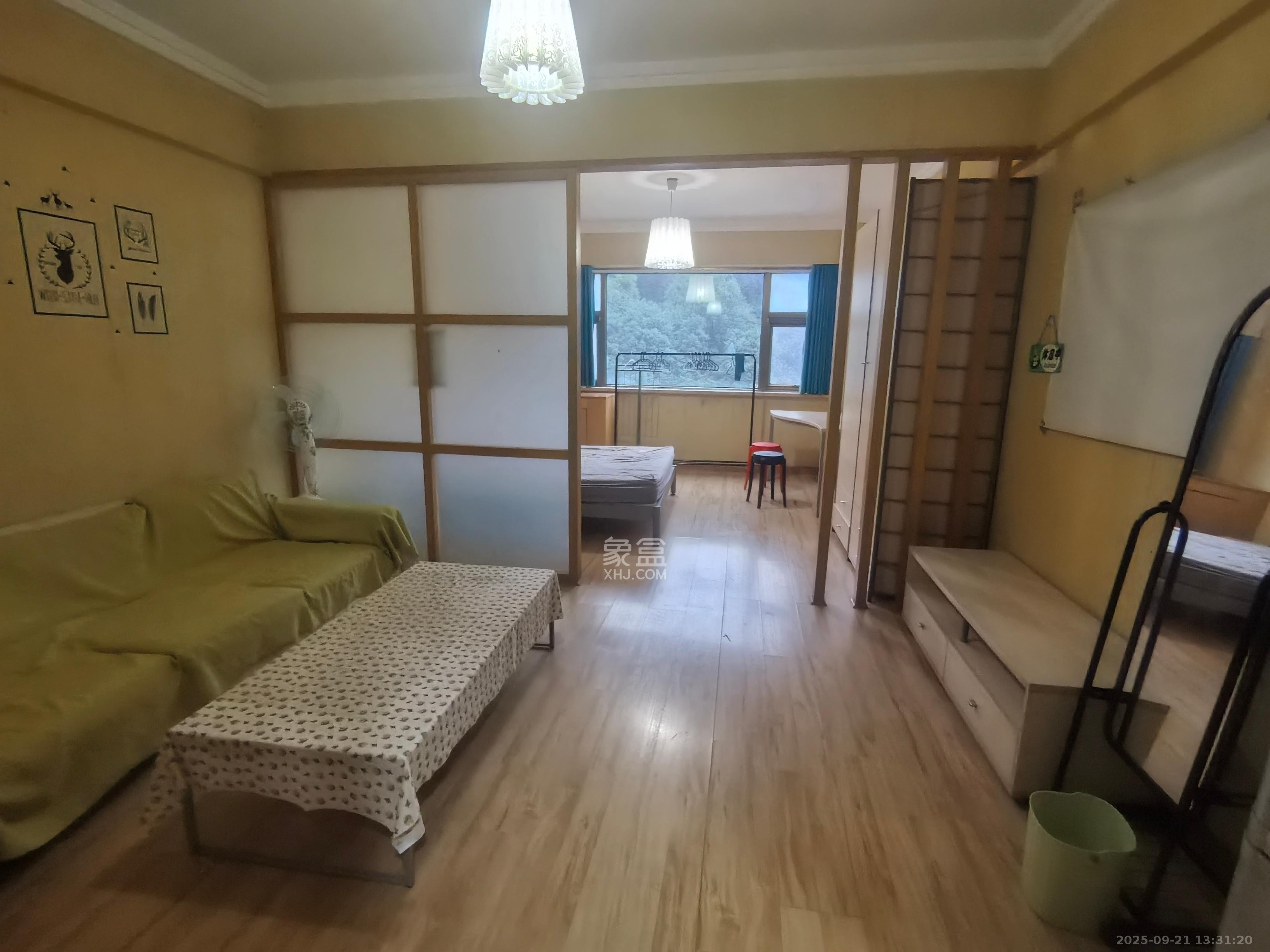 麓谷坐标 1室1厅1卫 1300.0元/月 麓谷坐标 1室1厅1卫 1300.0元/月室内图