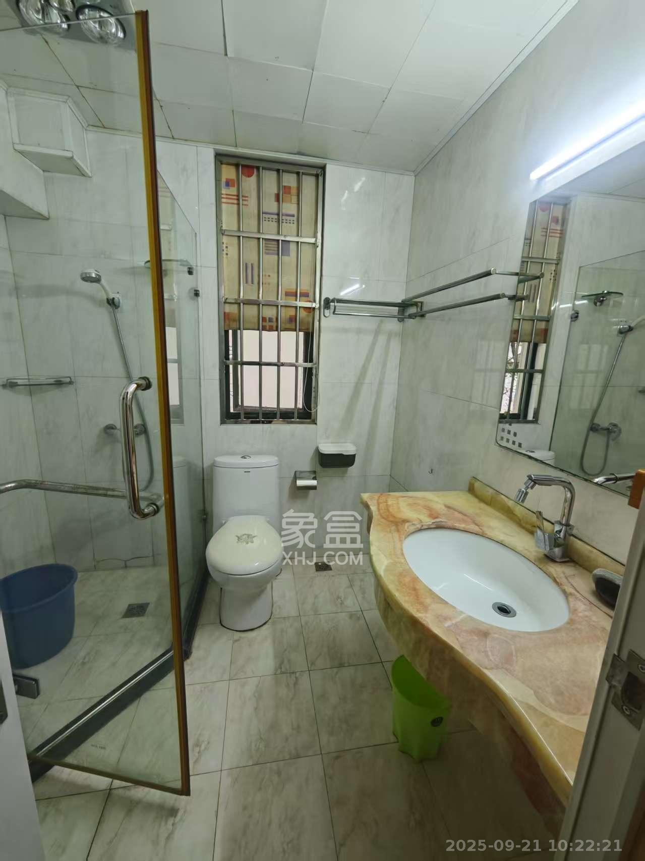 东方新城  3室2厅1卫    2700.0元/月室内图