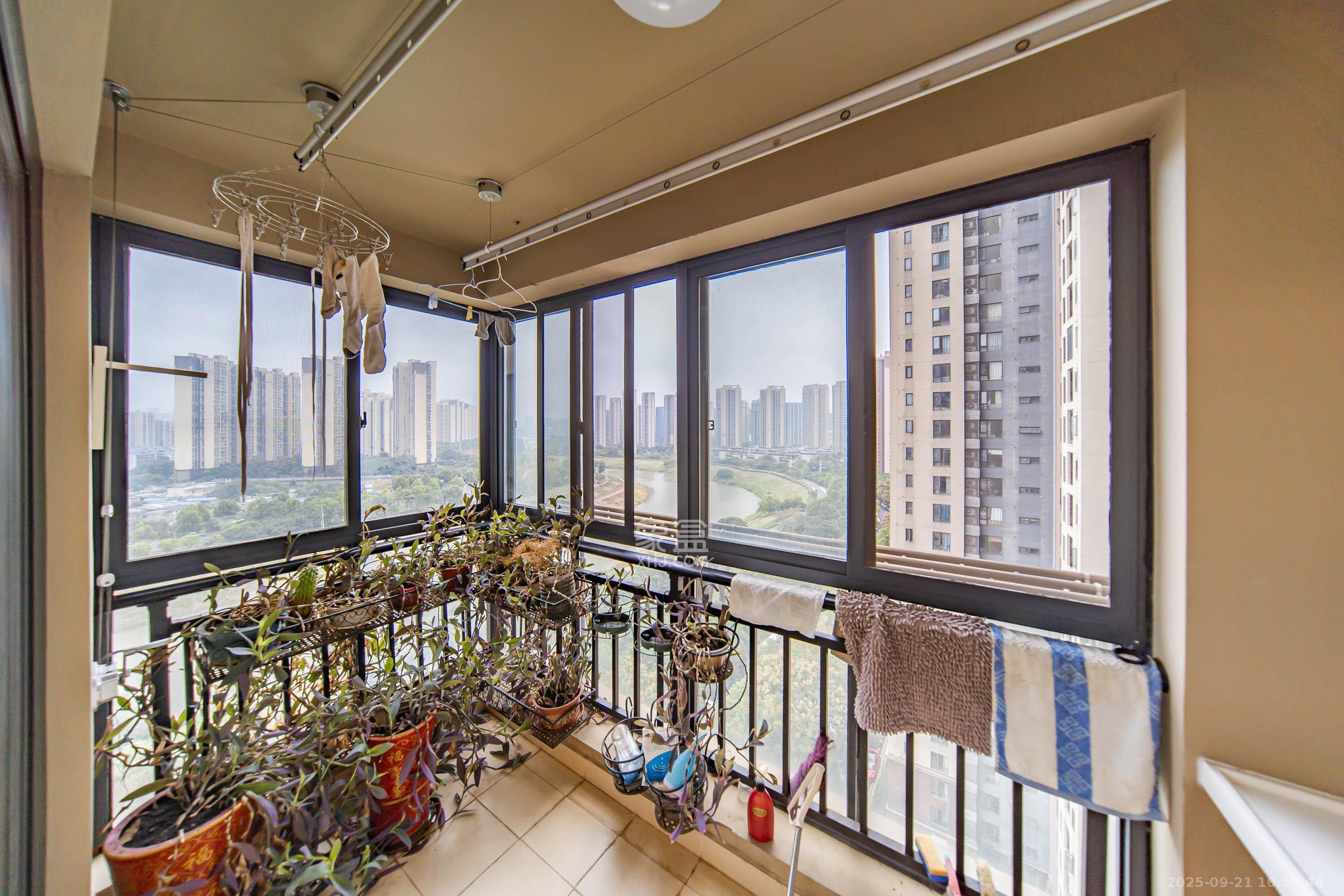 万科白鹭郡  3室2厅2卫    125.0万阳台