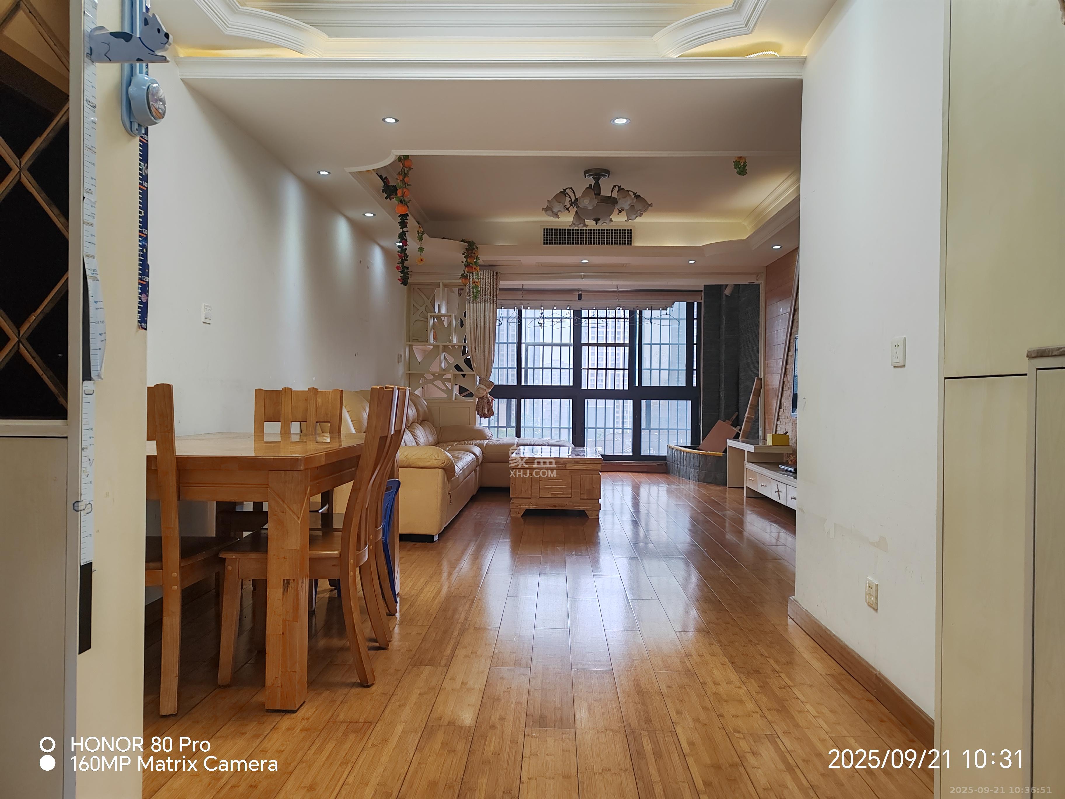 长城雅苑  3室2厅2卫    2800.0元/月 长城雅苑  3室2厅2卫    2800.0元/月