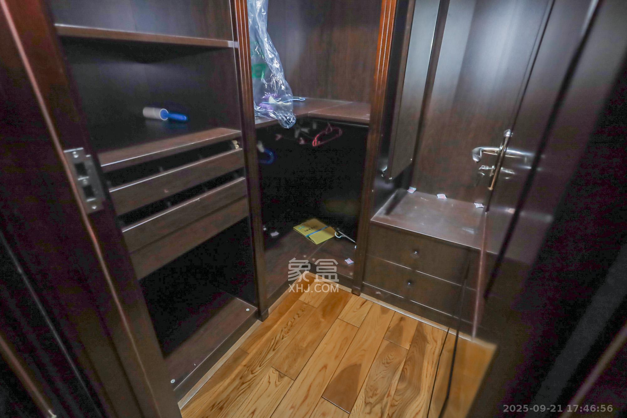 世茂铂翠湾二期  4室2厅2卫    248.0万其他