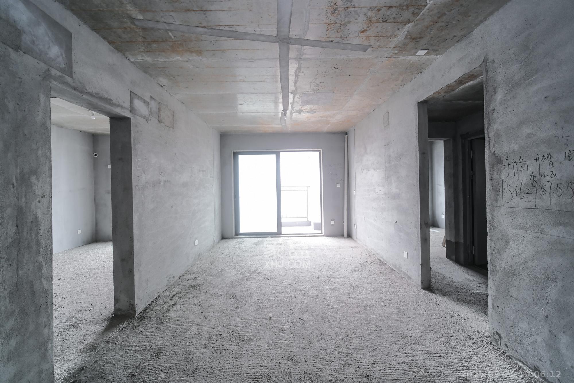 爱情公望府 3室2厅2卫 88.8万 爱情公望府 3室2厅2卫 88.8万客厅