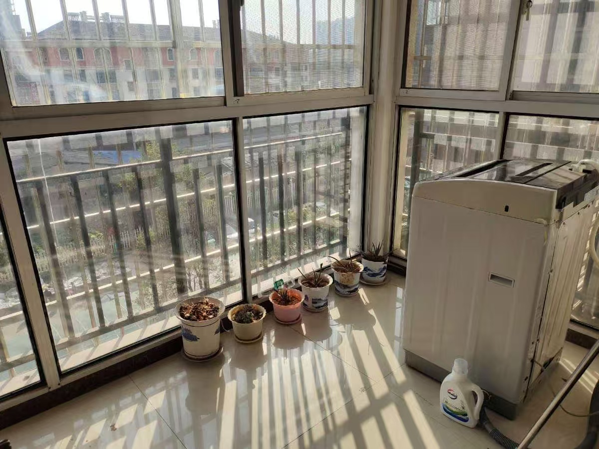 学府花园(文苑瑞景)  2室2厅1卫    1300.0元/月 学府花园(文苑瑞景)  2室2厅1卫    1300.0元/月室内图