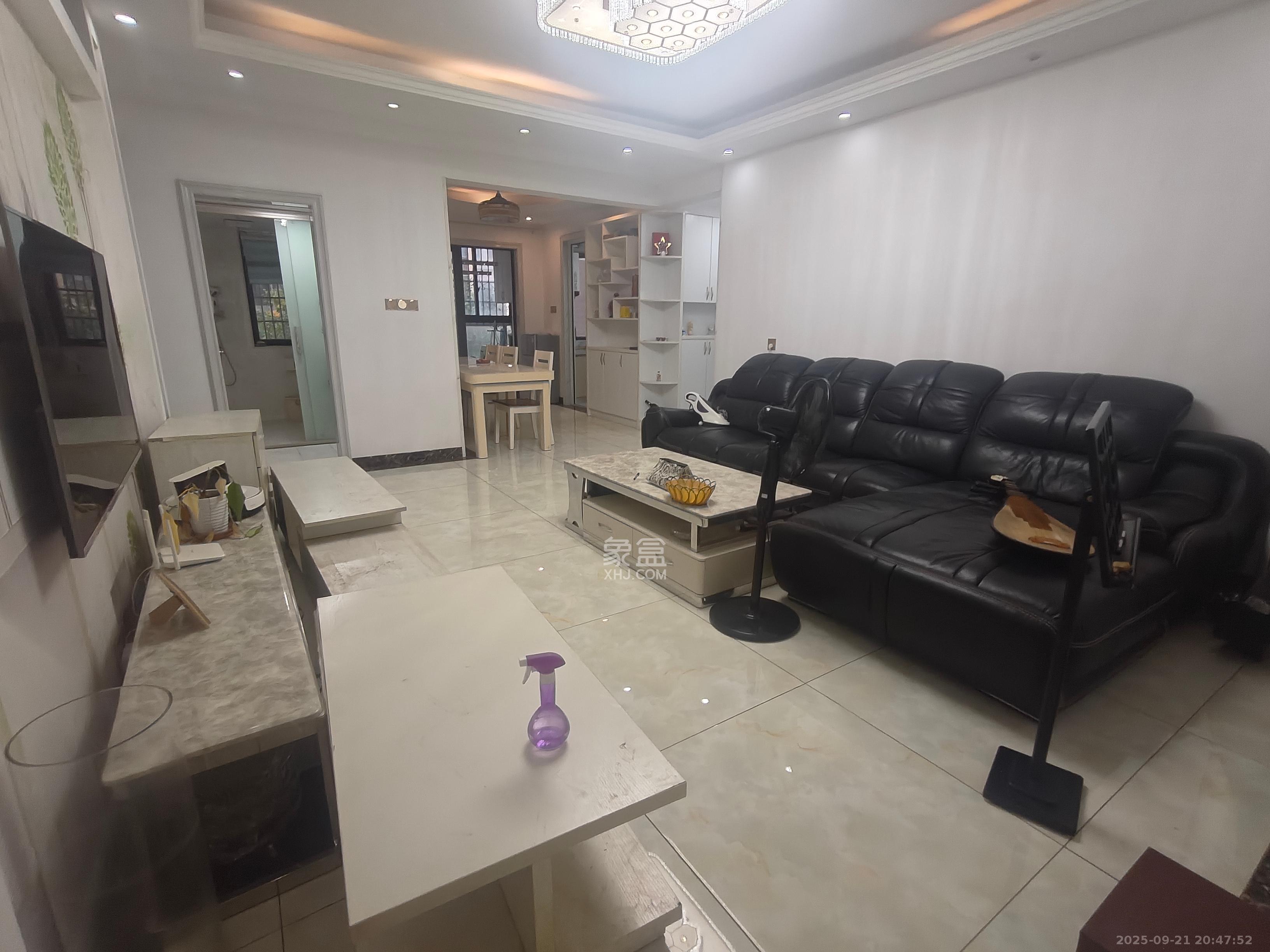 蓝山郡  3室2厅2卫    2500.0元/月室内图