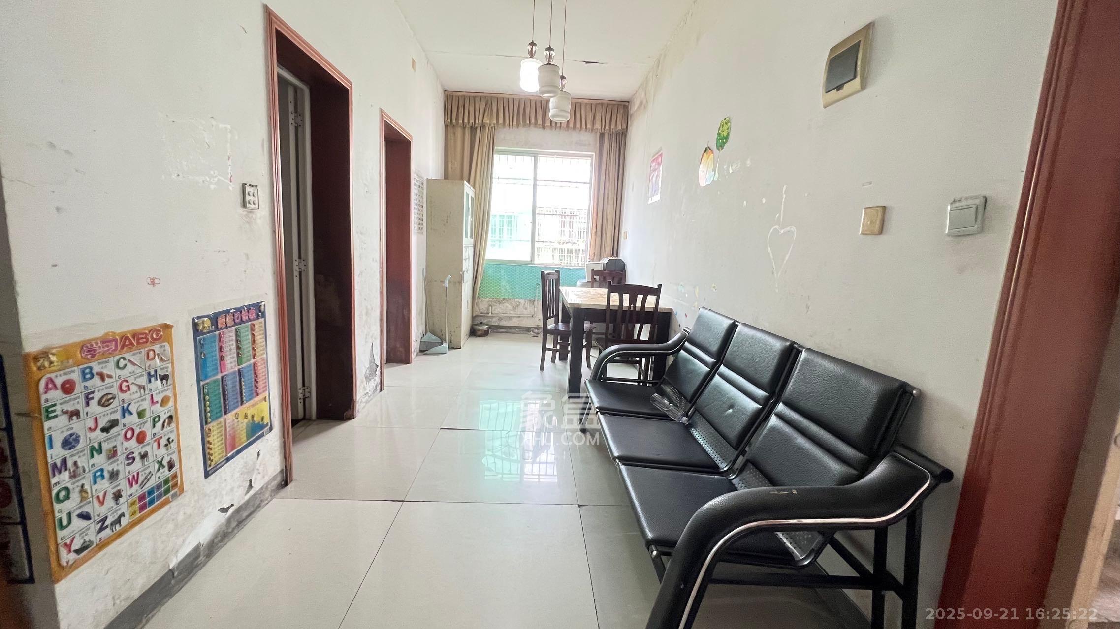 中南汽车世界  2室2厅1卫    1000.0元/月室内图