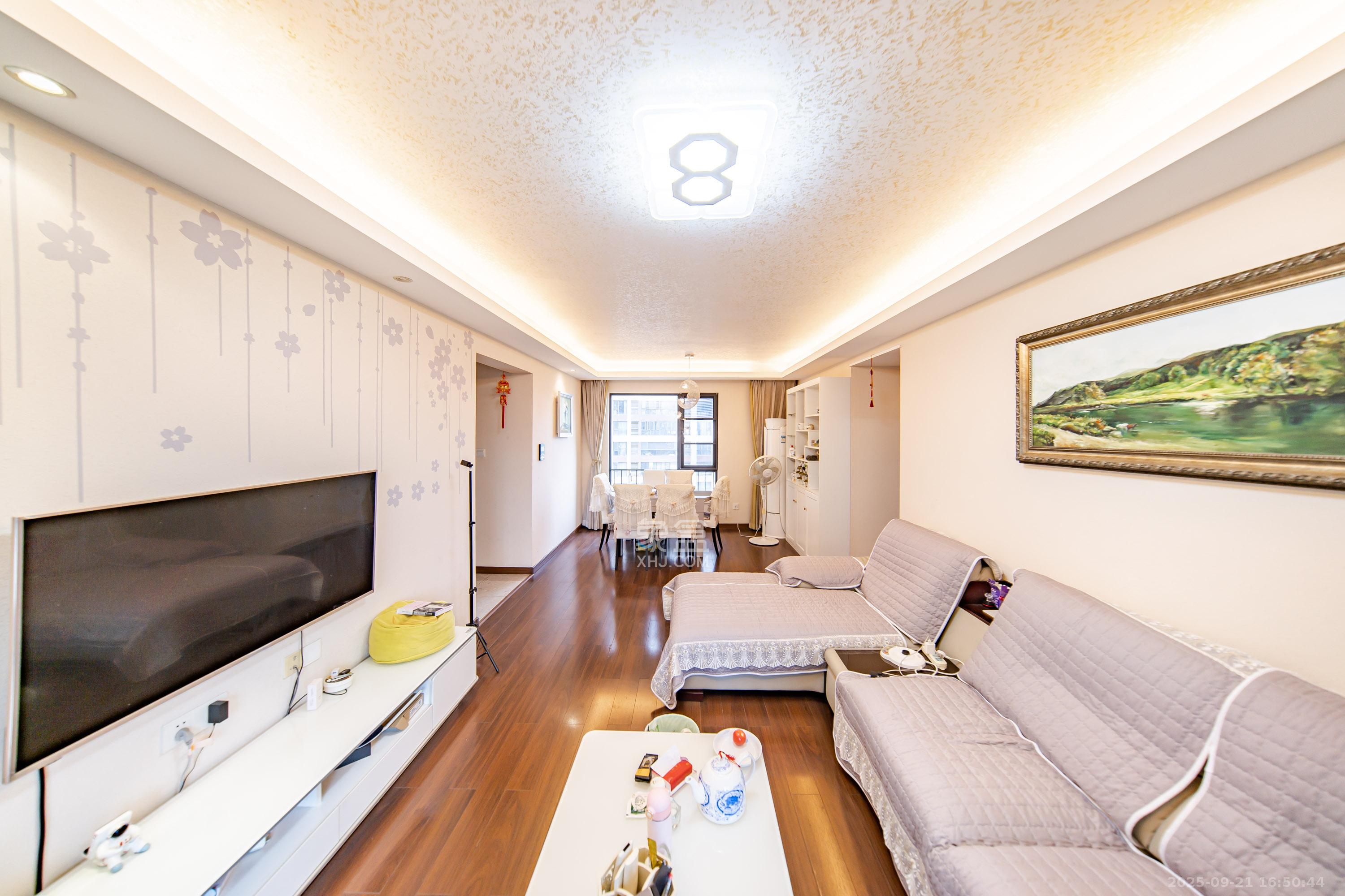 万科白鹭郡 3室2厅2卫 125.0万 万科白鹭郡 3室2厅2卫 125.0万客厅