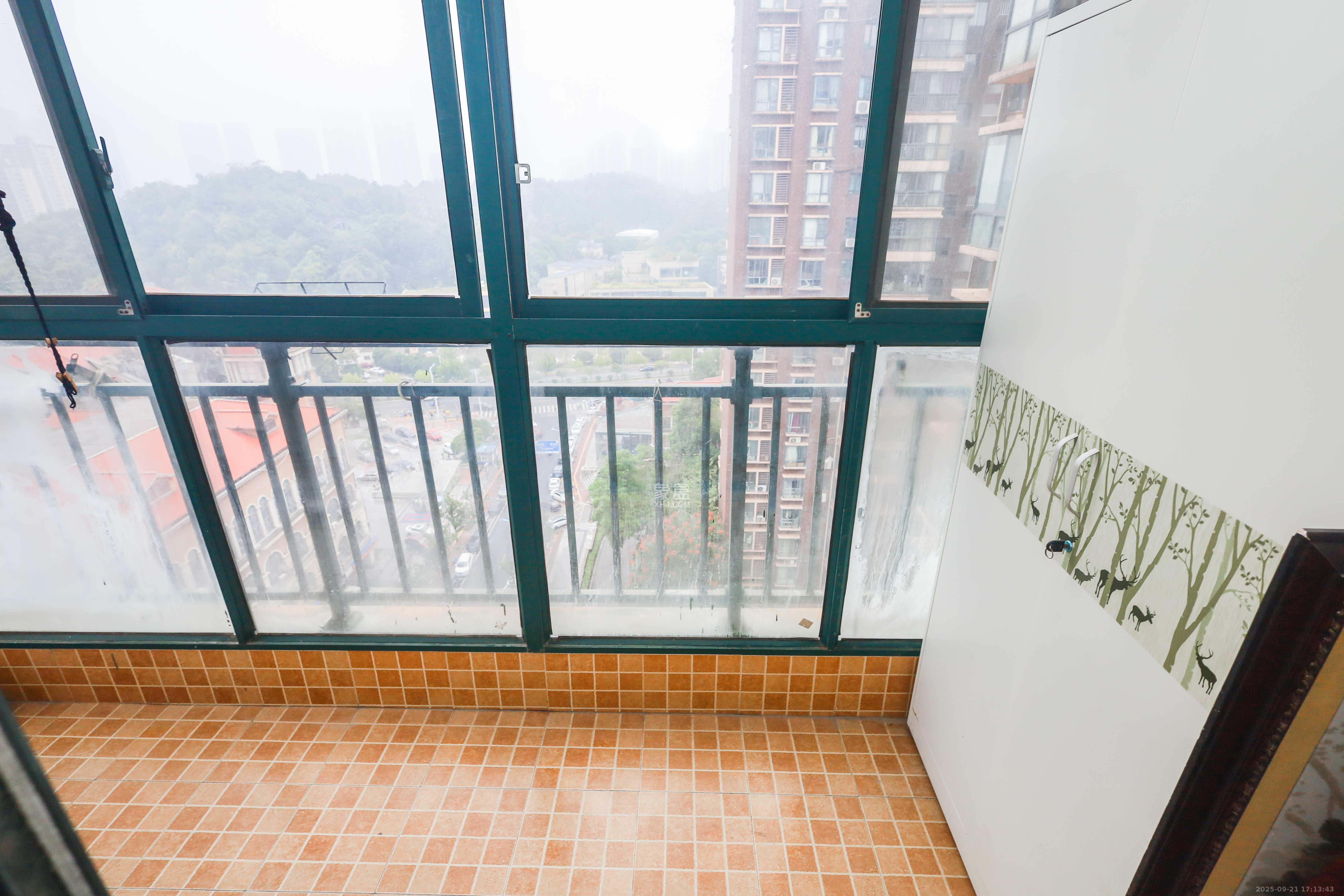 麓谷公馆(涉外国际公馆) 3室2厅2卫 95.0万 麓谷公馆(涉外国际公馆) 3室2厅2卫 95.0万阳台