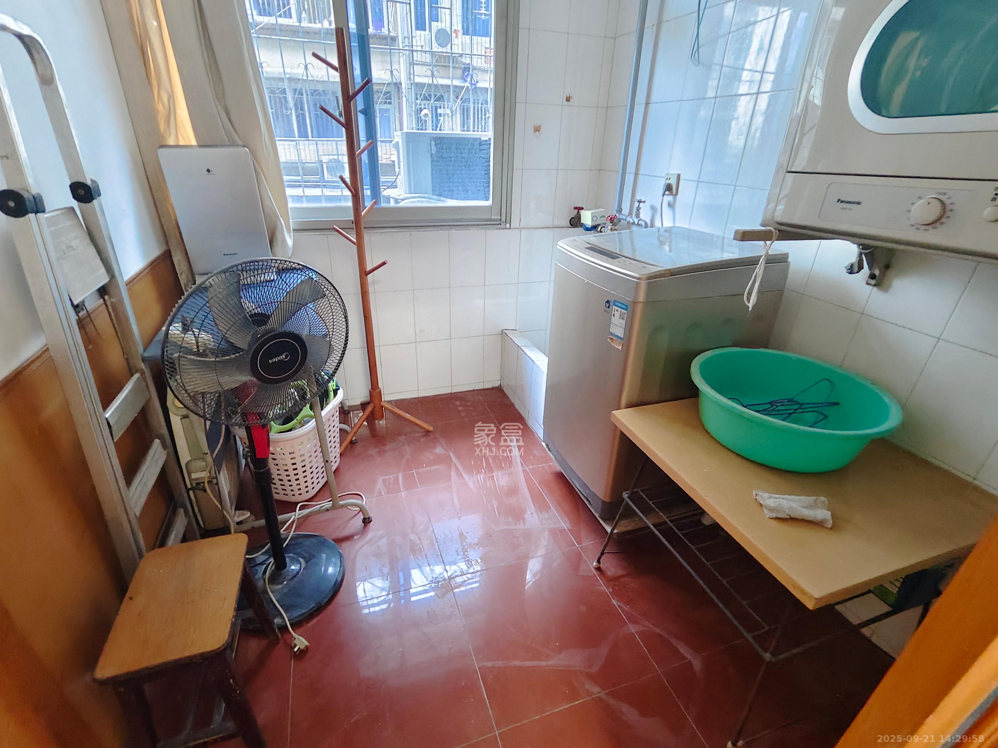 梨子山小区  2室1厅1卫    1700.0元/月室内图