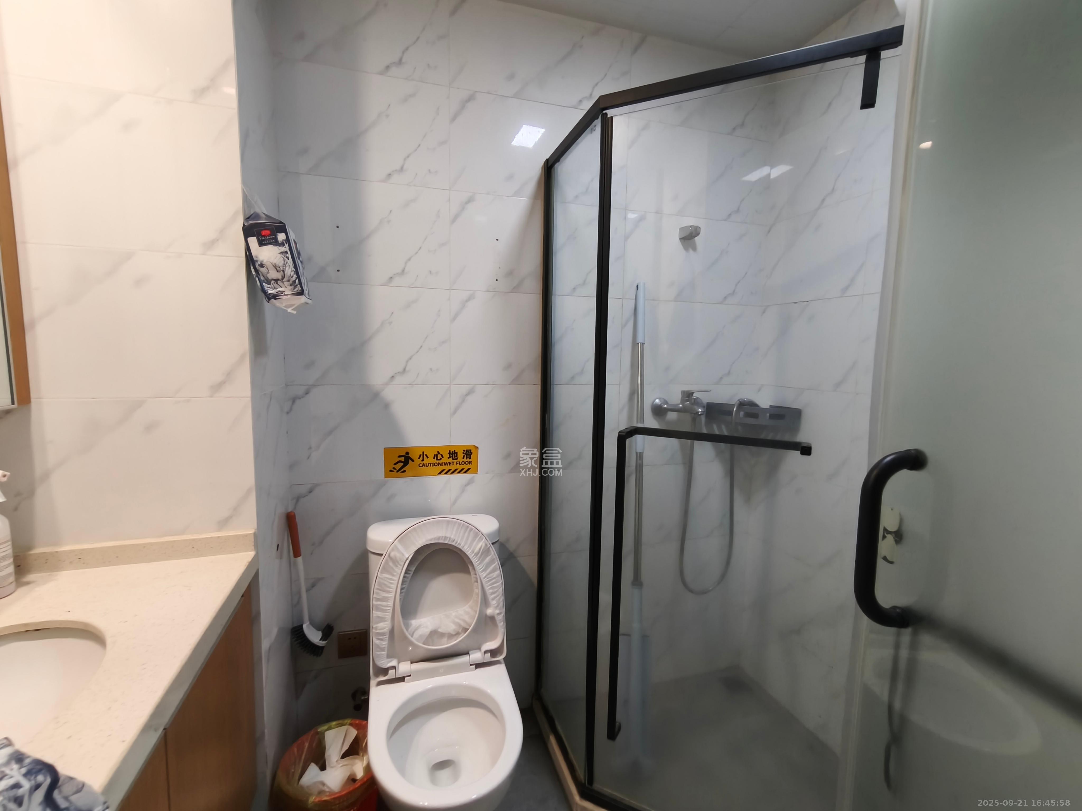 中交广场公寓 1室1厅1卫 1700.0元/月 中交广场公寓 1室1厅1卫 1700.0元/月室内图