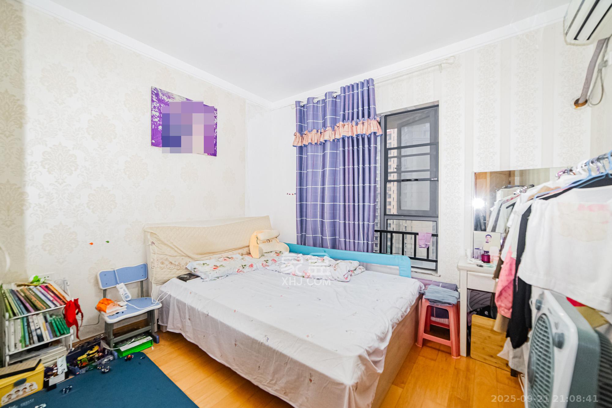 珠江郦城探香里  3室2厅1卫    76.8万 珠江郦城探香里  3室2厅1卫    76.8万卧室