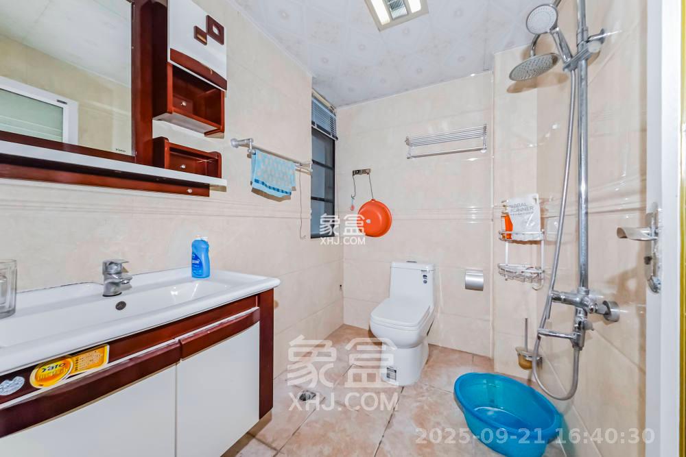 三江花中城  4室2厅2卫    3300.0元/月室内图