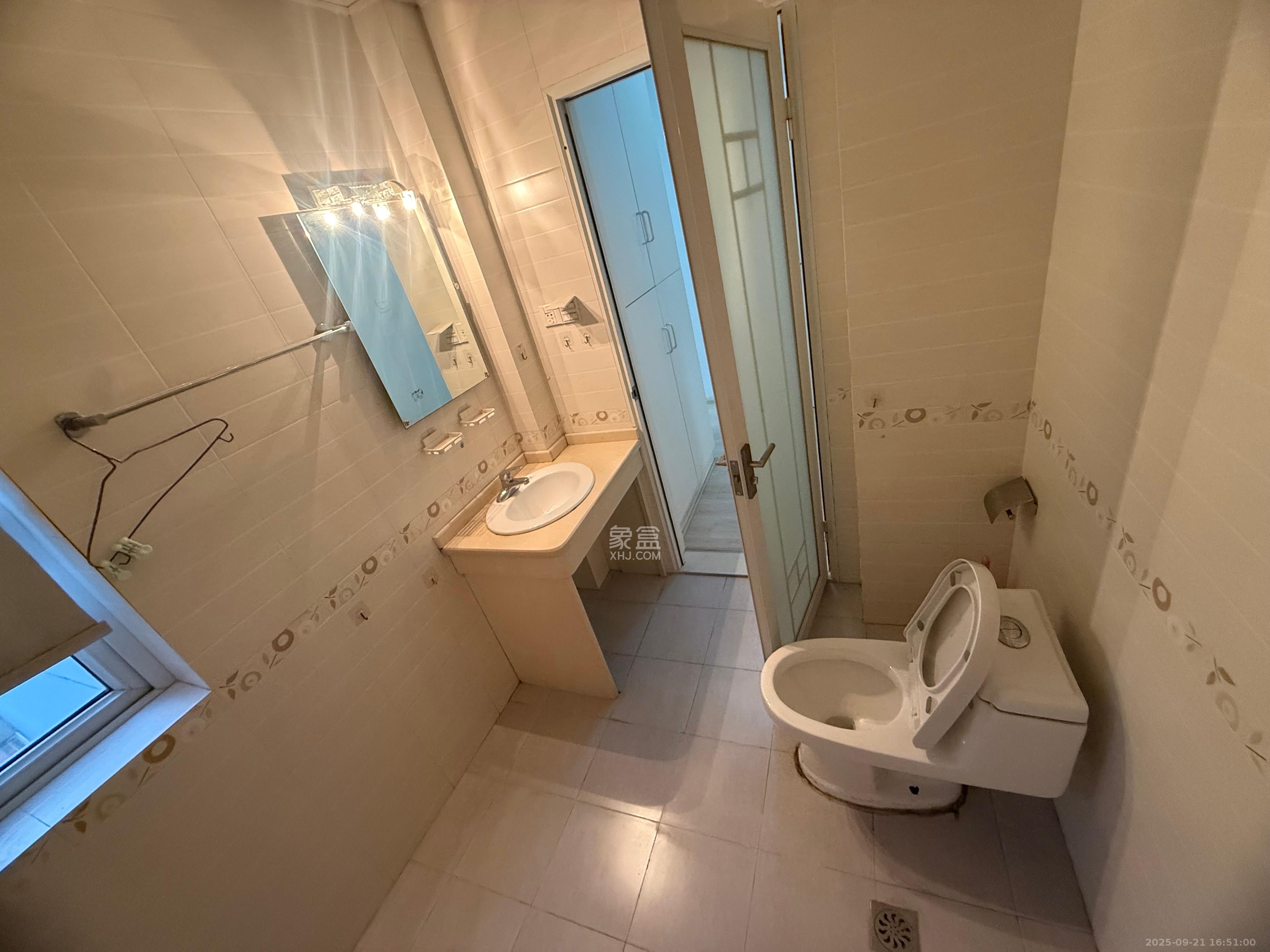 一品东庭 2室1厅1卫 2700.0元/月 一品东庭 2室1厅1卫 2700.0元/月室内图