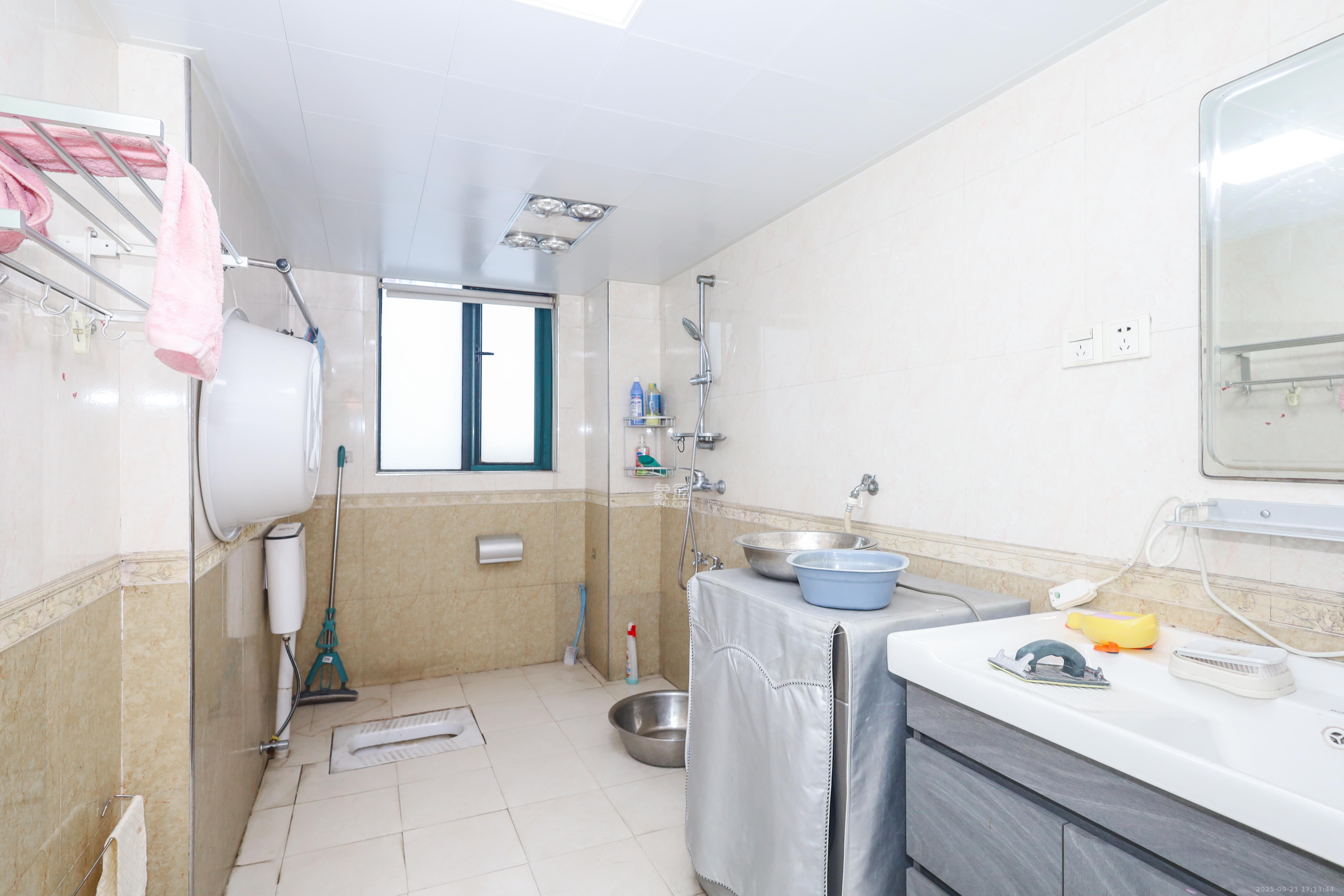 麓谷公馆(涉外国际公馆) 3室2厅2卫 95.0万 麓谷公馆(涉外国际公馆) 3室2厅2卫 95.0万卫生间