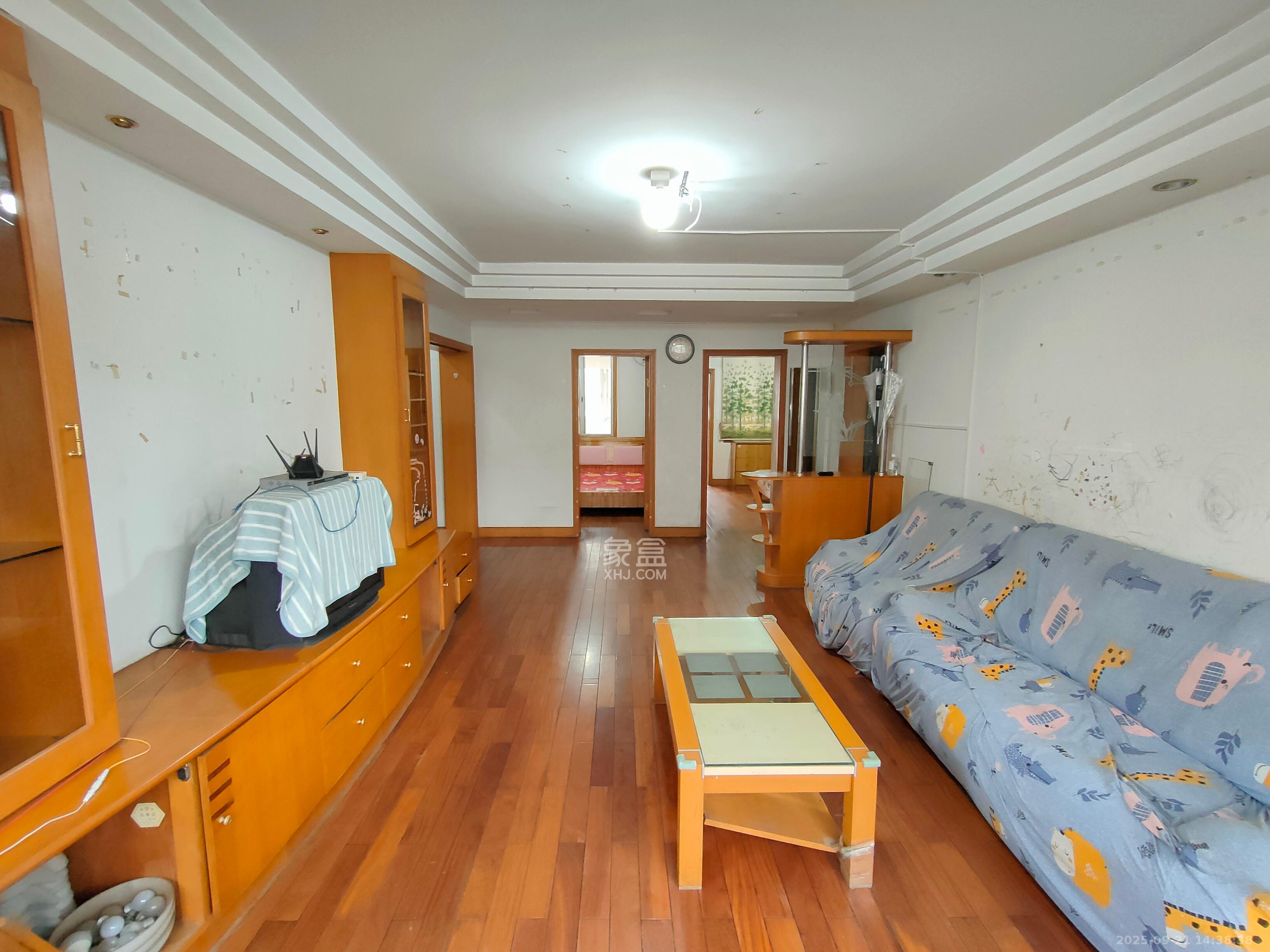 湘计花园  3室2厅1卫    1600.0元/月室内图1