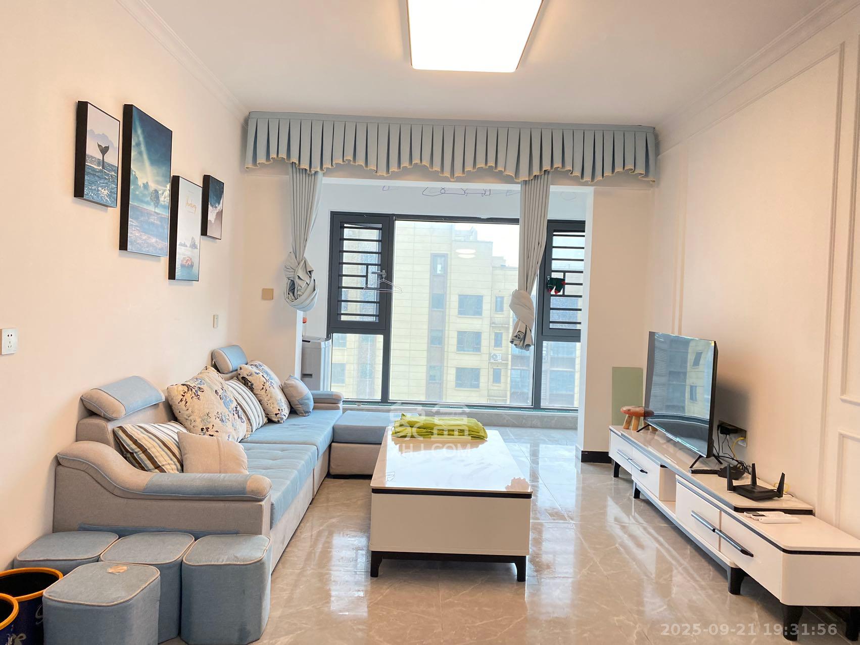 阳光城尚东湾蓝莓苑  3室2厅1卫    2500.0元/月室内图