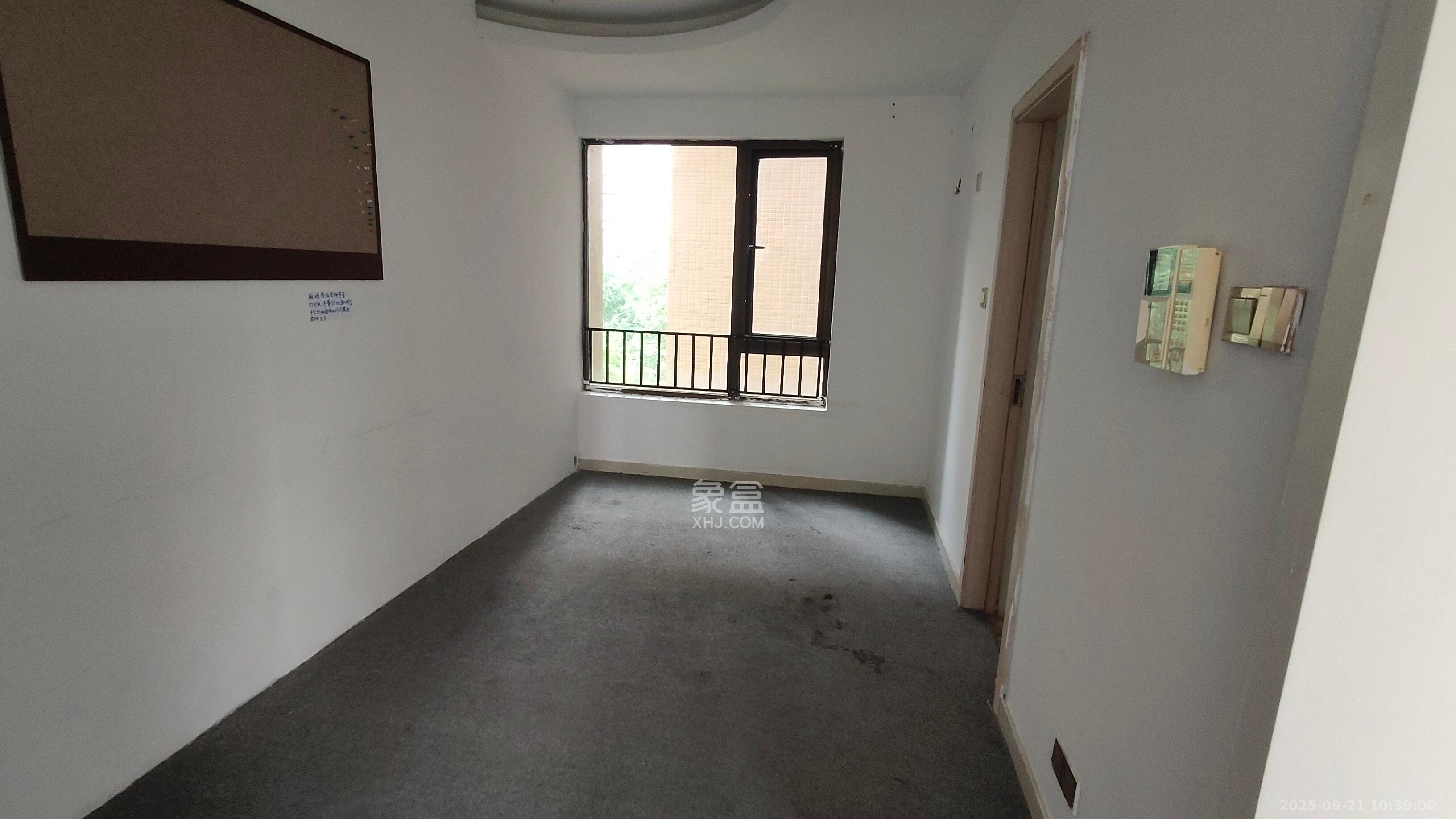 华润凤凰城三期 3室2厅2卫 2400.0元/月 华润凤凰城三期 3室2厅2卫 2400.0元/月室内图