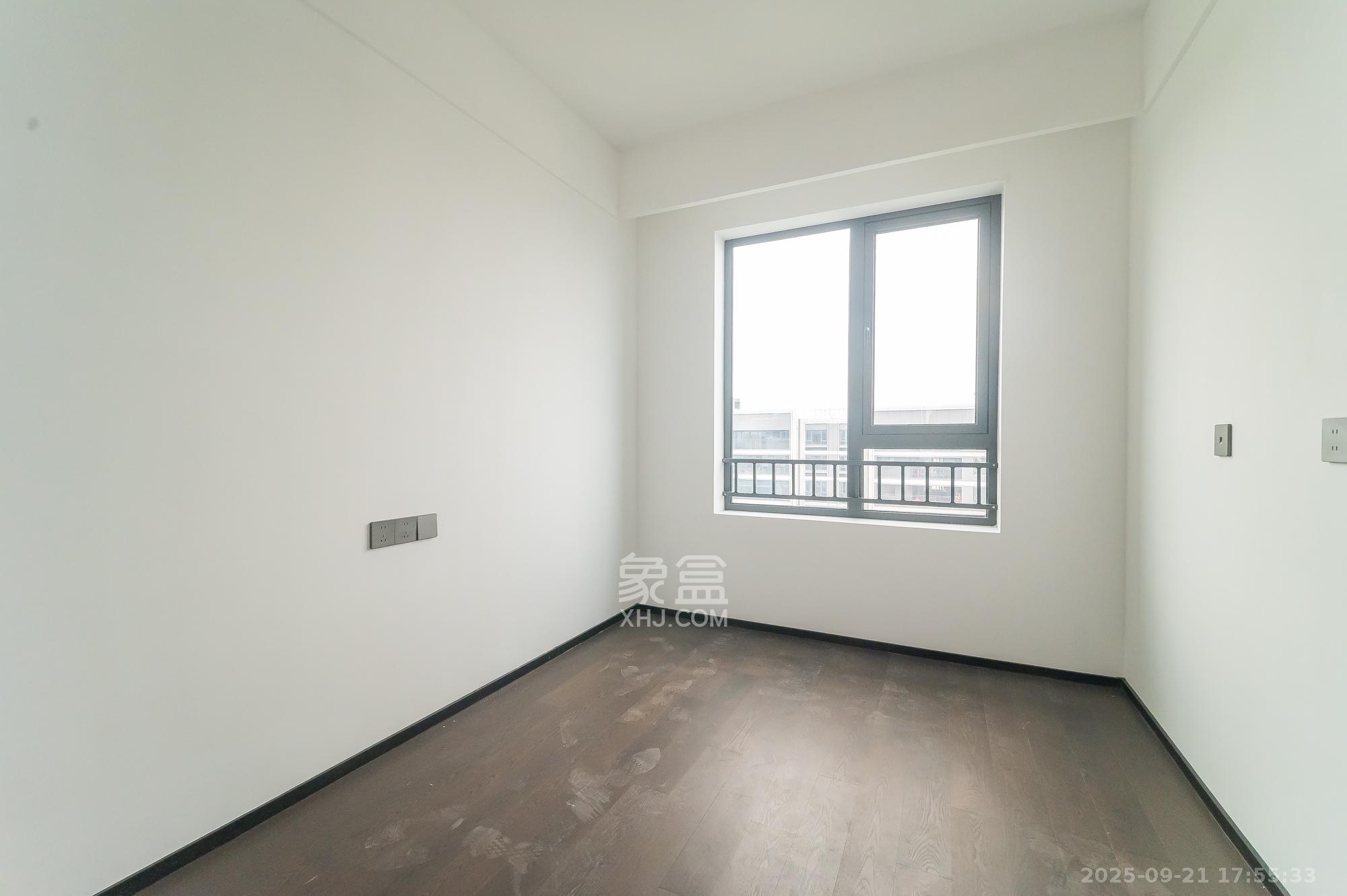 万科松湖天地 4室2厅2卫 170.0万 万科松湖天地 4室2厅2卫 170.0万卧室