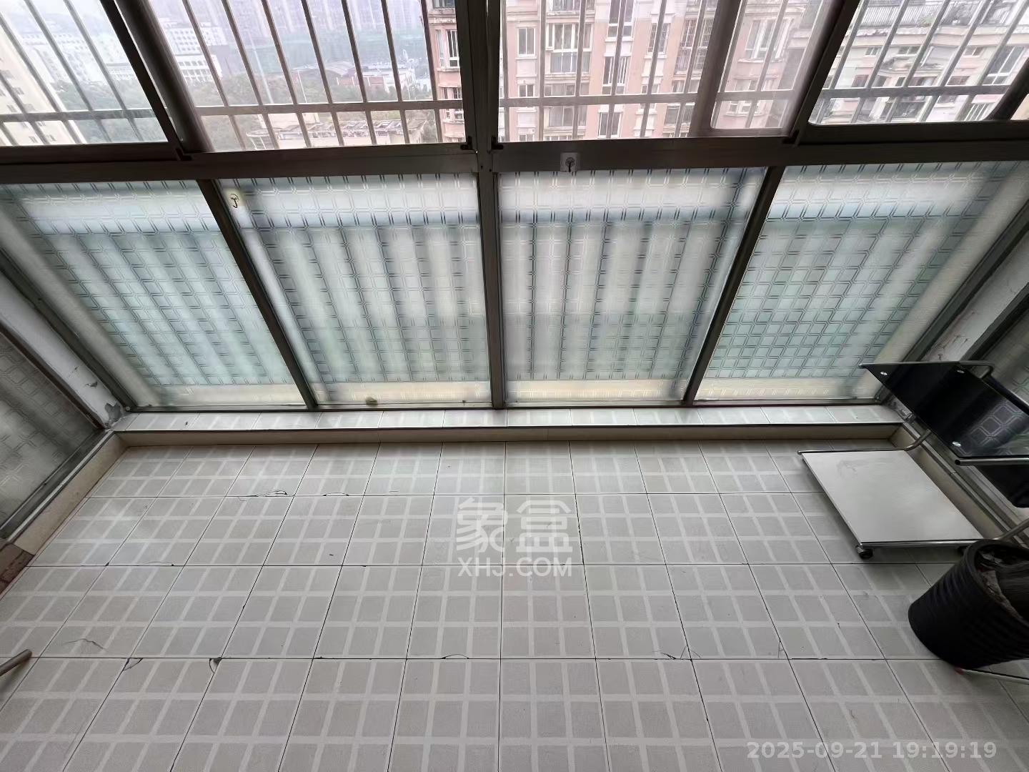 长房西郡  3室2厅2卫    2400.0元/月室内图