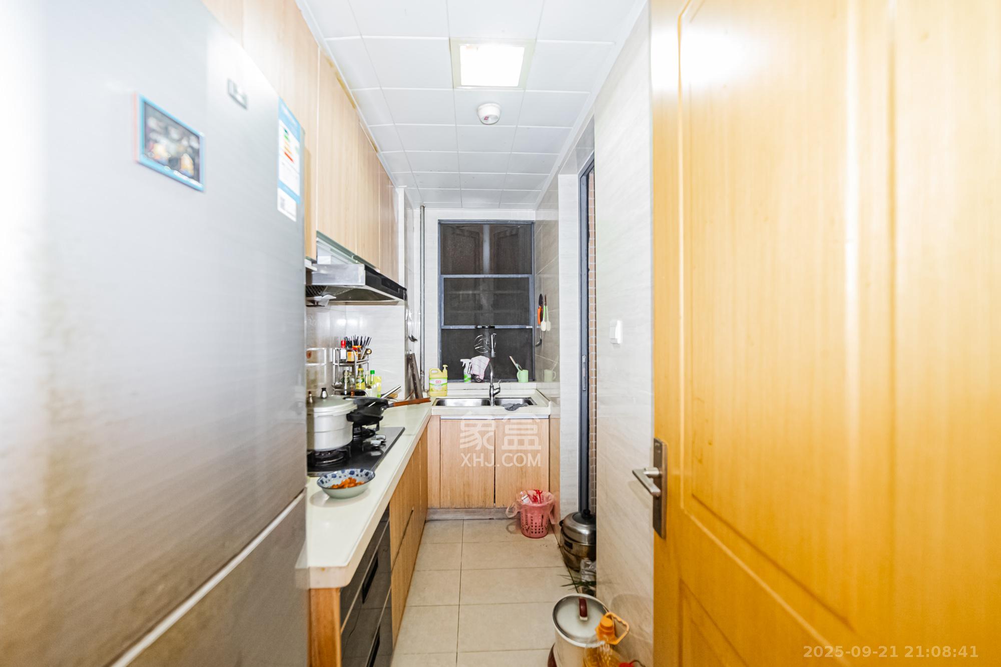 珠江郦城探香里  3室2厅1卫    76.8万 珠江郦城探香里  3室2厅1卫    76.8万厨房