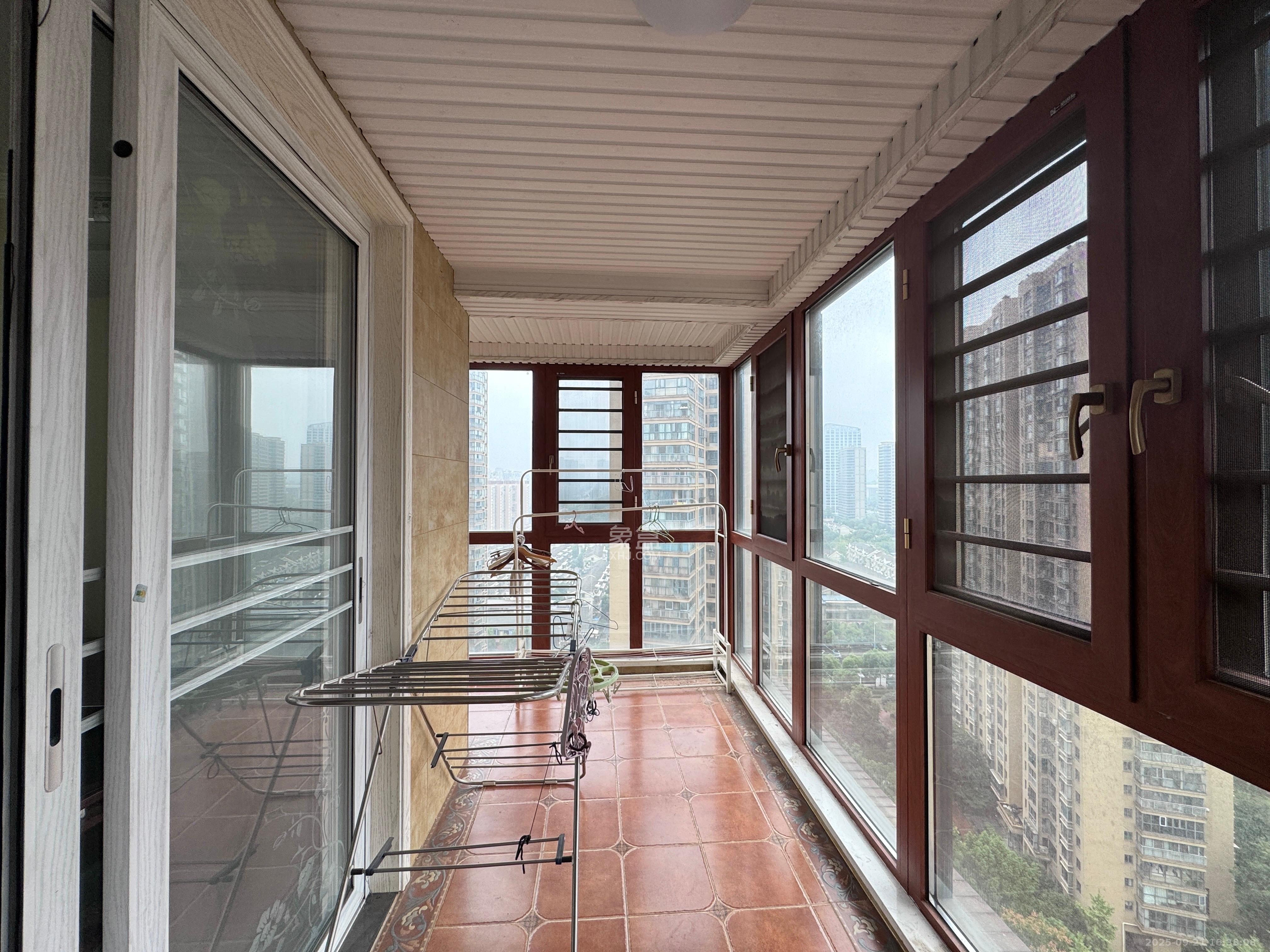 鑫远御文台一期 4室2厅2卫 3500.0元/月 鑫远御文台一期 4室2厅2卫 3500.0元/月室内图