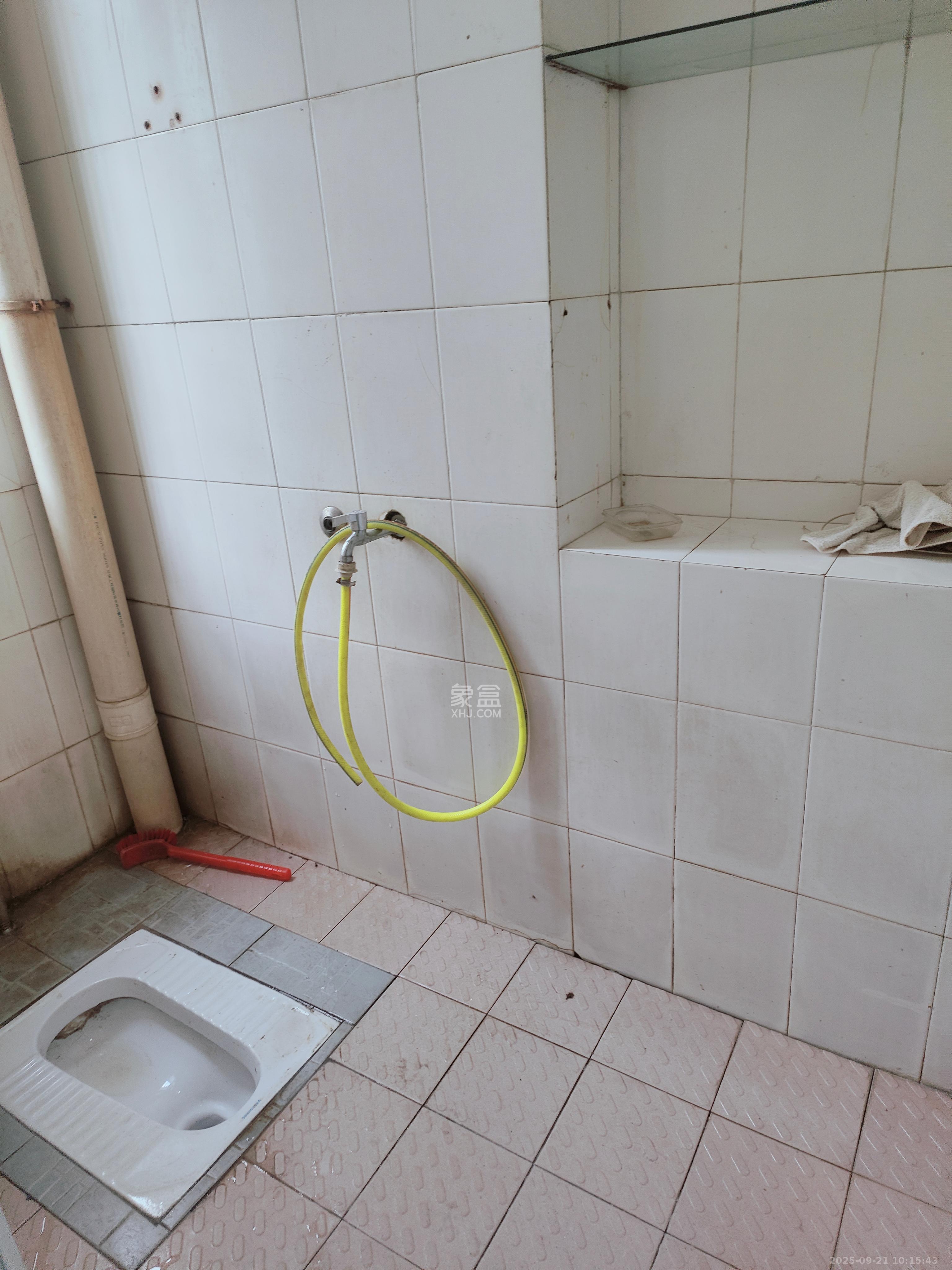 披塘村安置小区   90.0㎡     2400.00元/月室内图