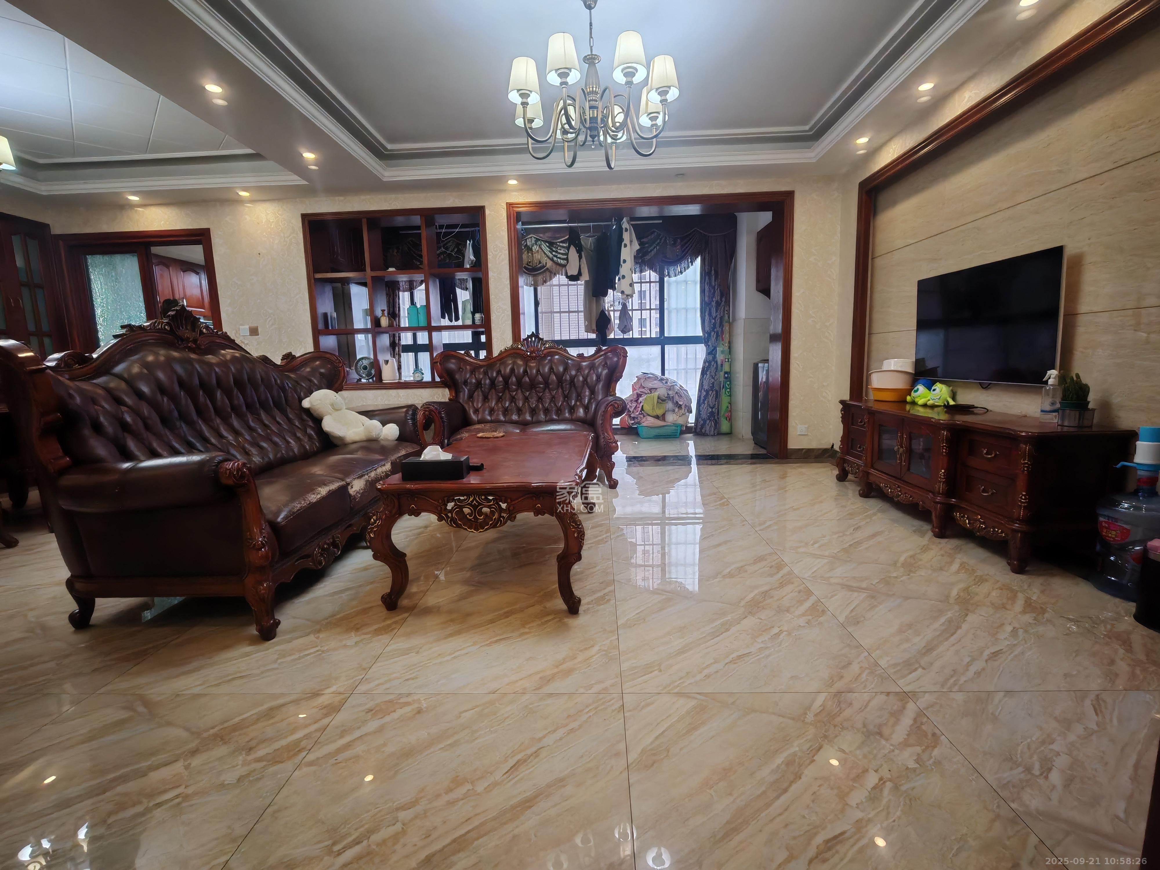 花样年华 4室2厅2卫 1800.0元/月 花样年华 4室2厅2卫 1800.0元/月室内图