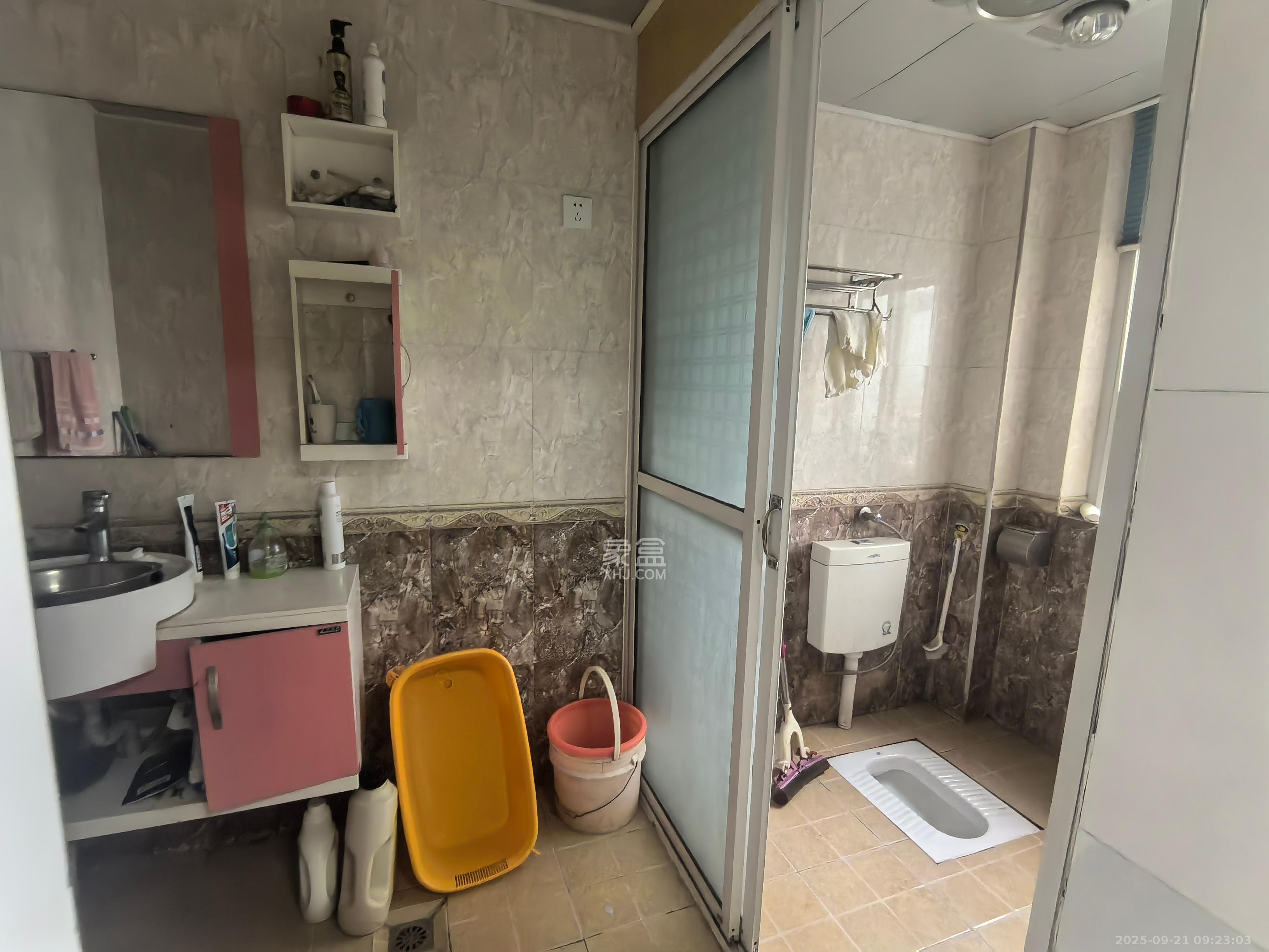 中悦领秀金都  3室2厅2卫    1800.0元/月室内图