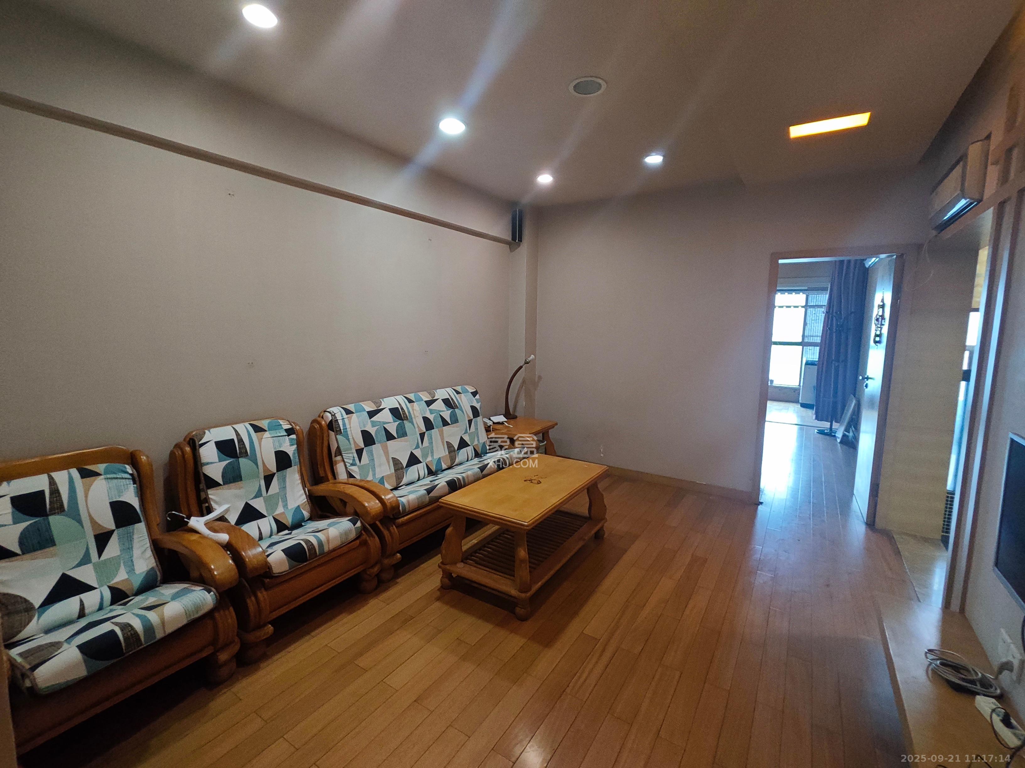 BOBO天下城(CTA财富中心)  1室1厅1卫    1800.0元/月 BOBO天下城(CTA财富中心)  1室1厅1卫    1800.0元/月