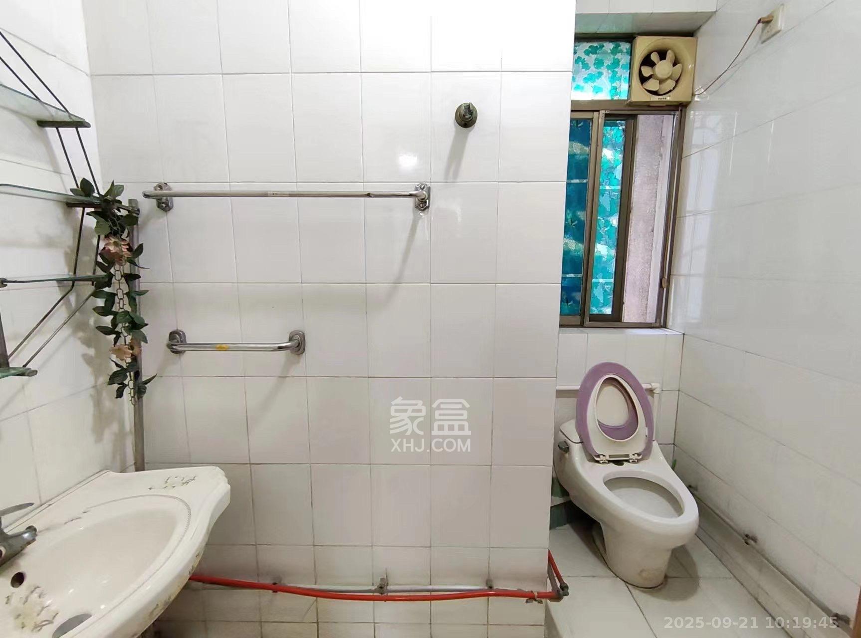 营山佳园 3室1厅1卫 2200.0元/月 营山佳园 3室1厅1卫 2200.0元/月室内图