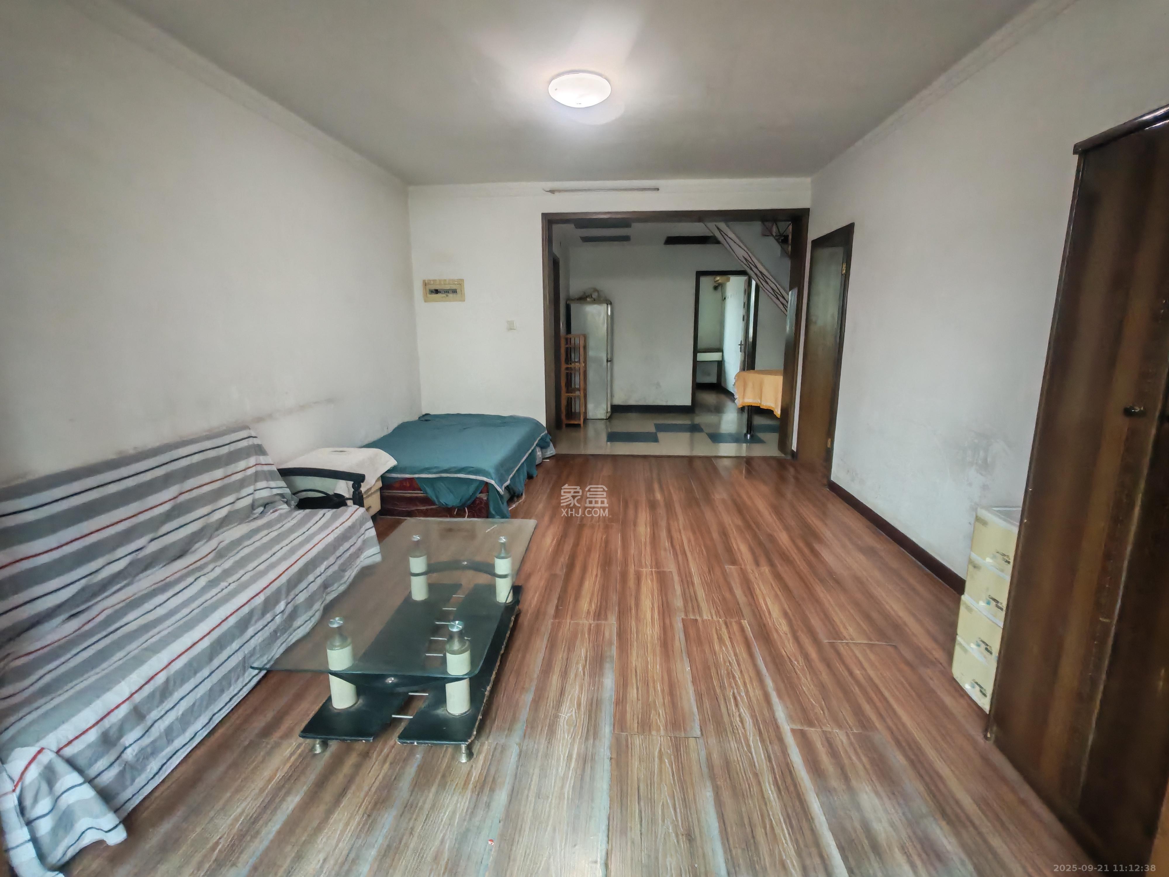 锦源小区 4室2厅2卫 1700.0元/月 锦源小区 4室2厅2卫 1700.0元/月室内图