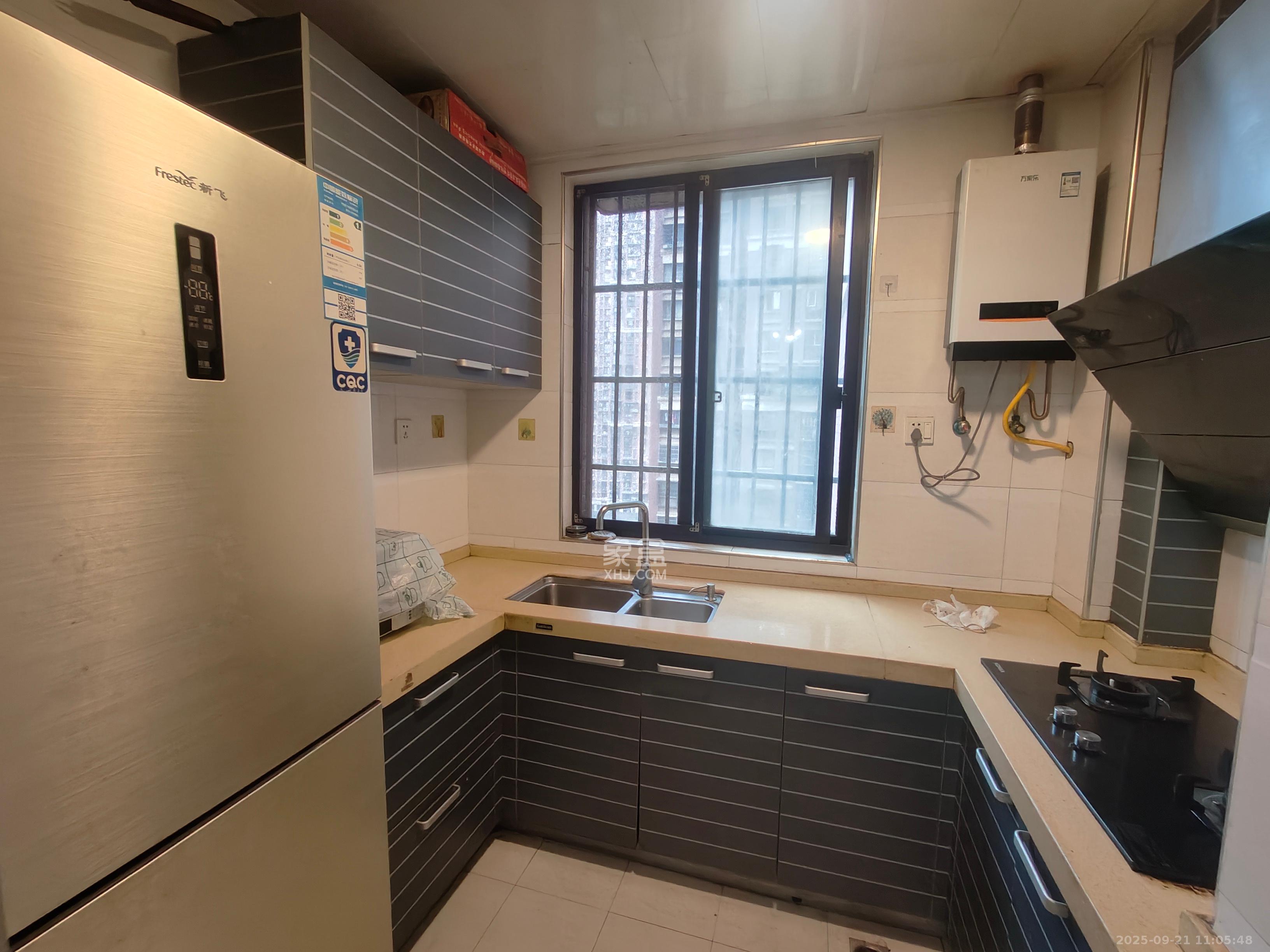 新城国际花都  3室2厅1卫    1600.0元/月室内图