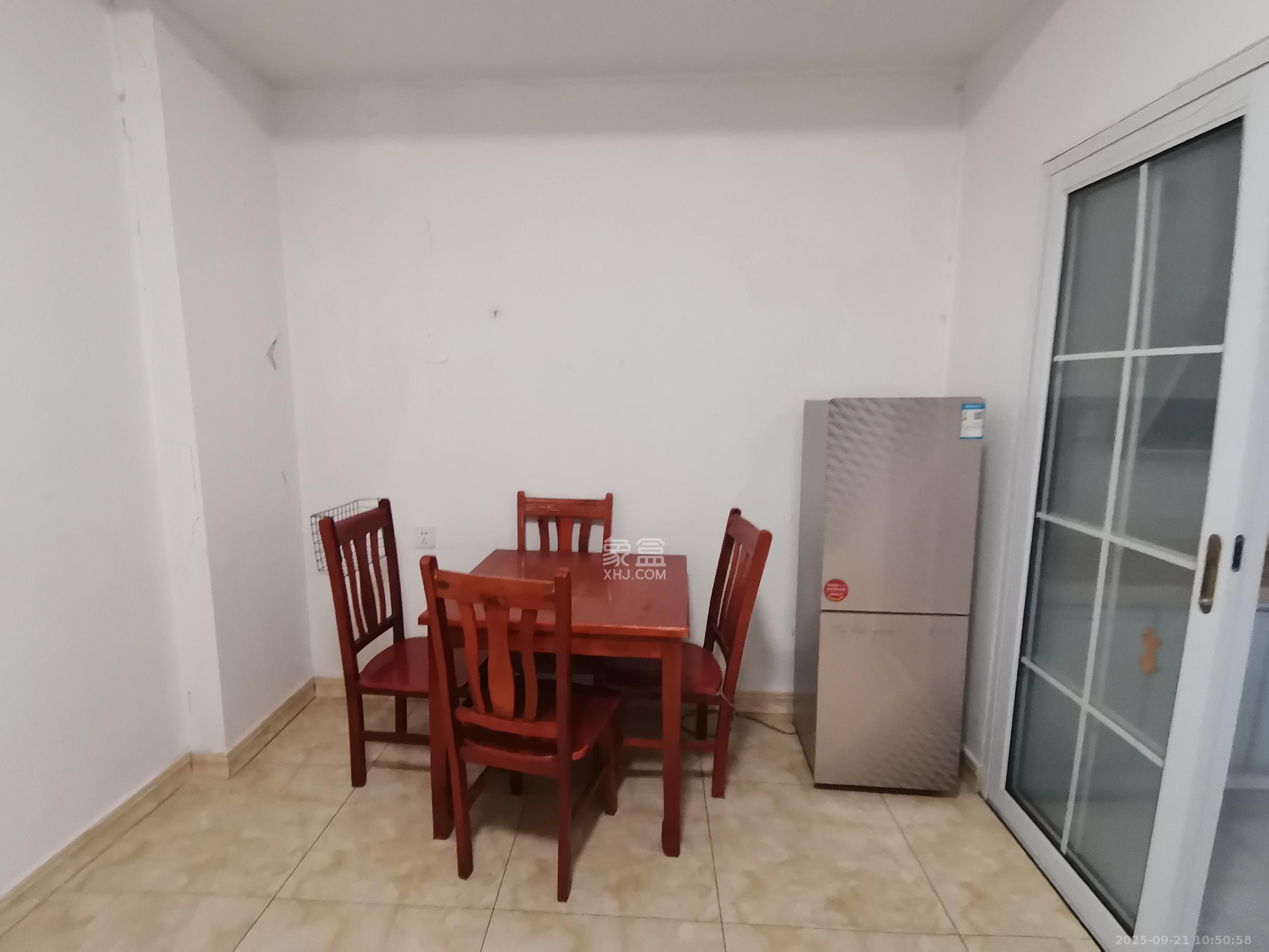 黄鹤小区5片  1室1厅1卫    1300.0元/月室内图